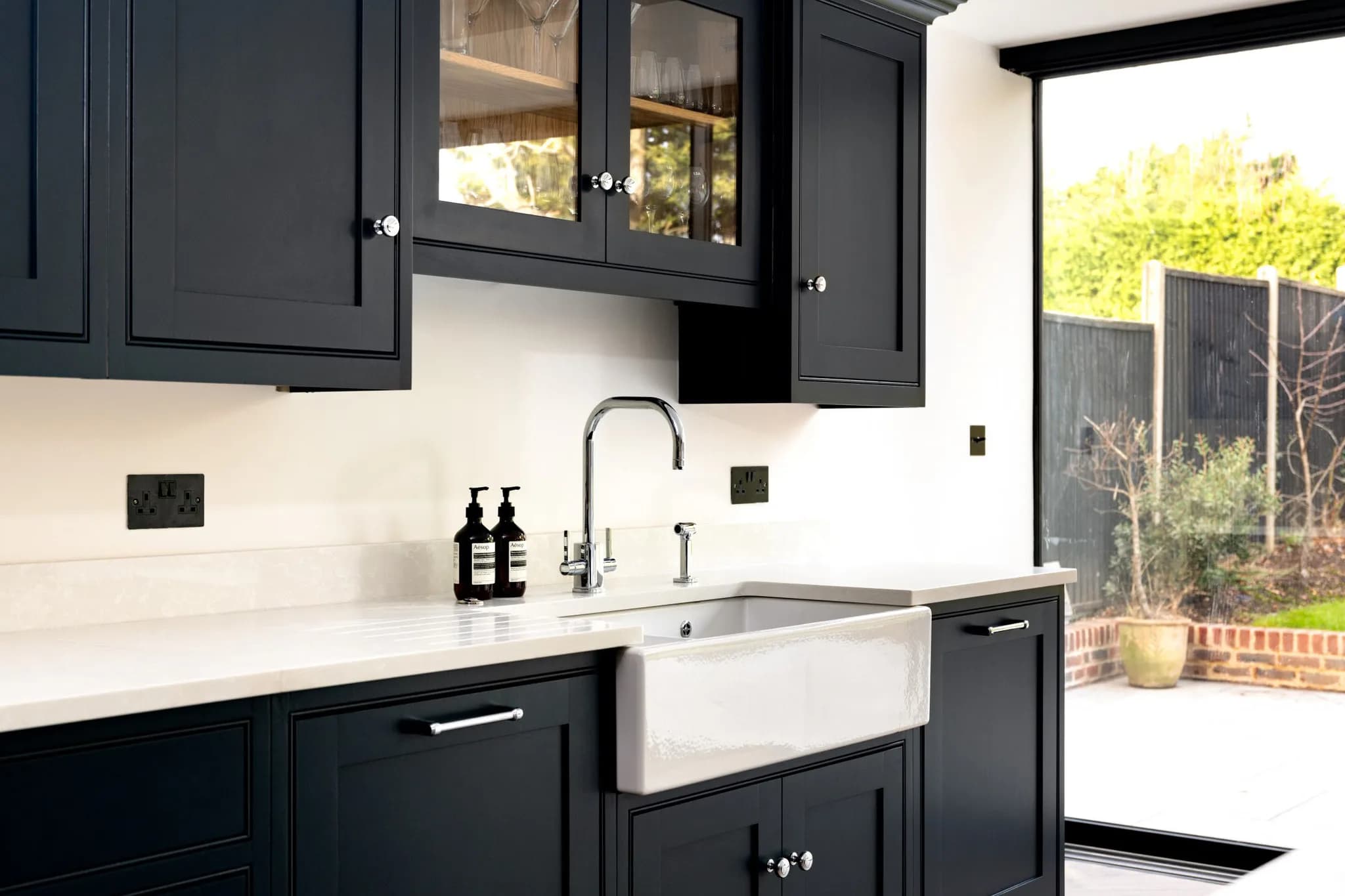 classic-in-frame-cockbead-shaker-elstree-handmade-kitchen-company (13)