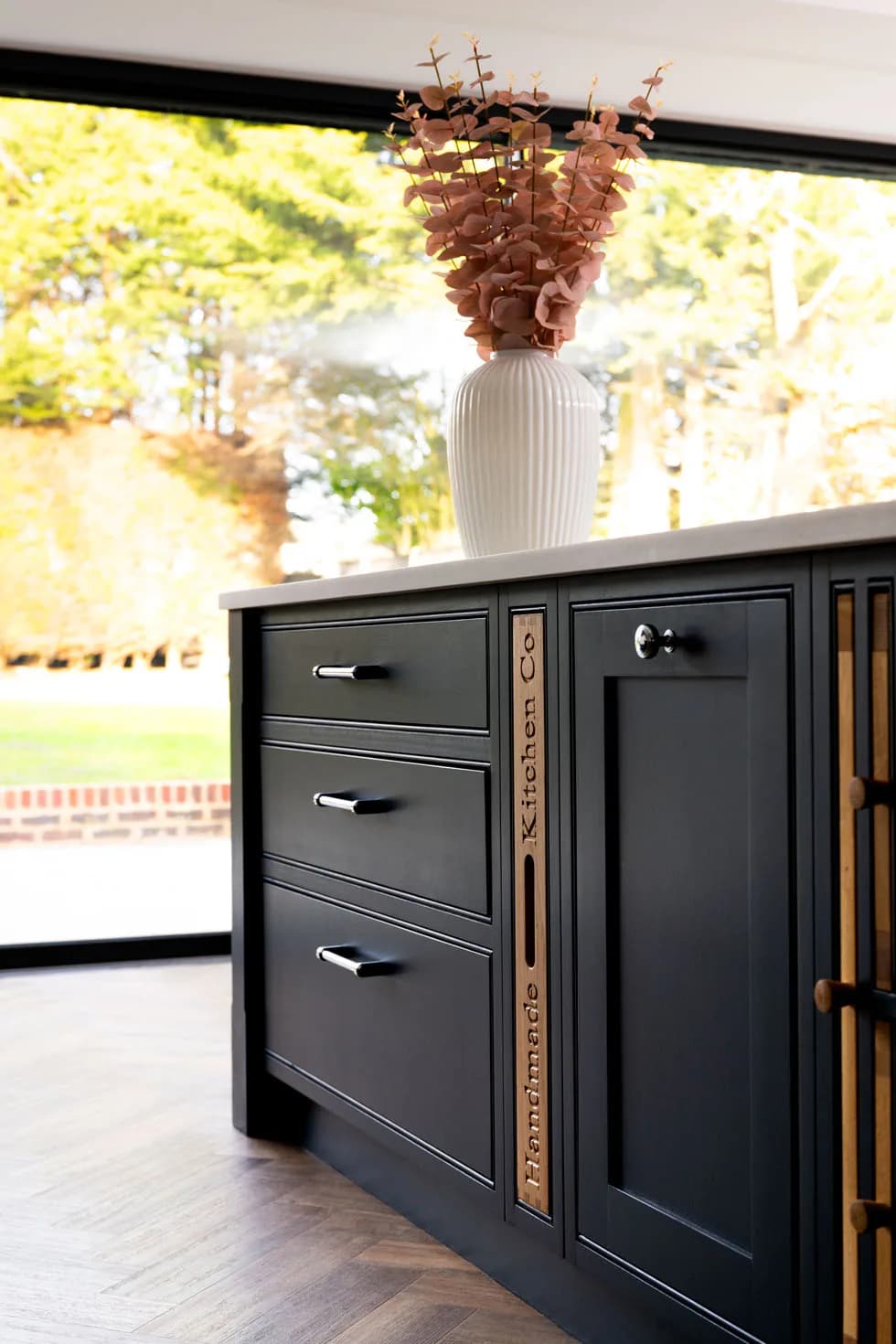 classic-in-frame-cockbead-shaker-elstree-handmade-kitchen-company (14)