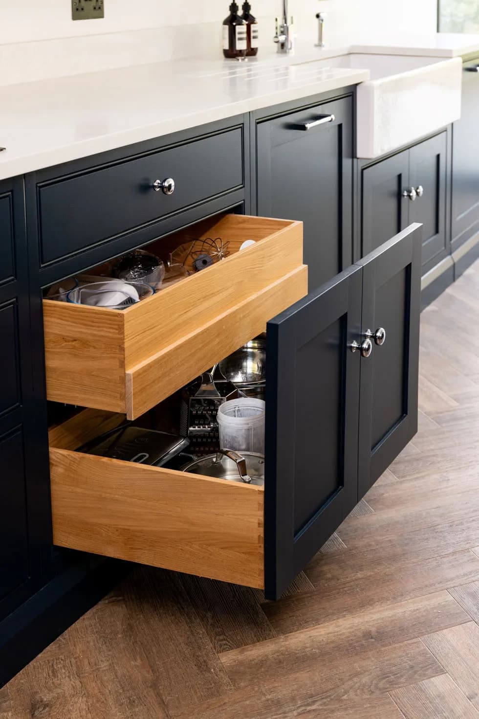 classic-in-frame-cockbead-shaker-elstree-handmade-kitchen-company (24)