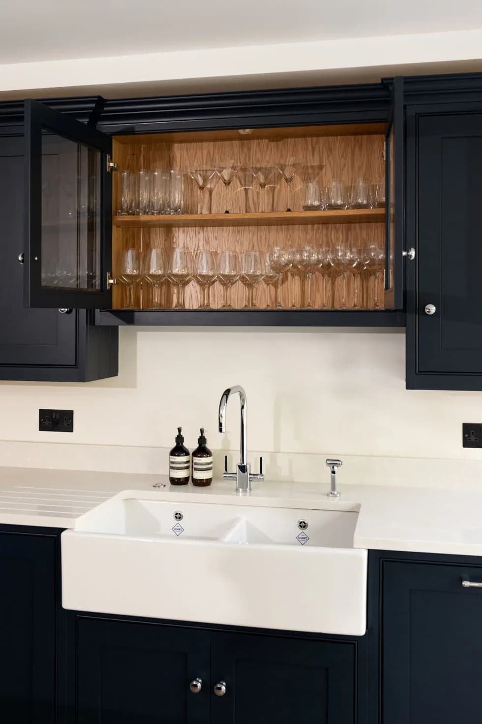 classic-in-frame-cockbead-shaker-elstree-handmade-kitchen-company (30)
