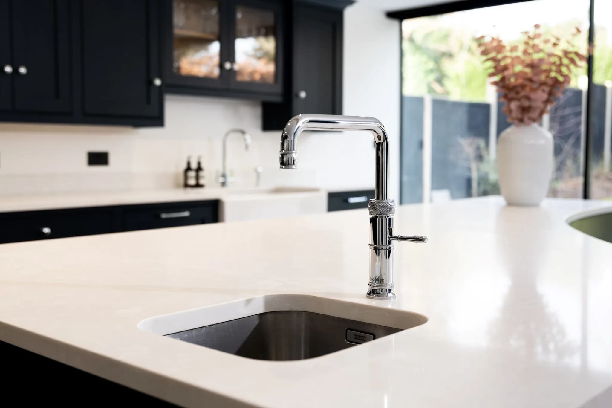 classic-in-frame-cockbead-shaker-elstree-handmade-kitchen-company (7)