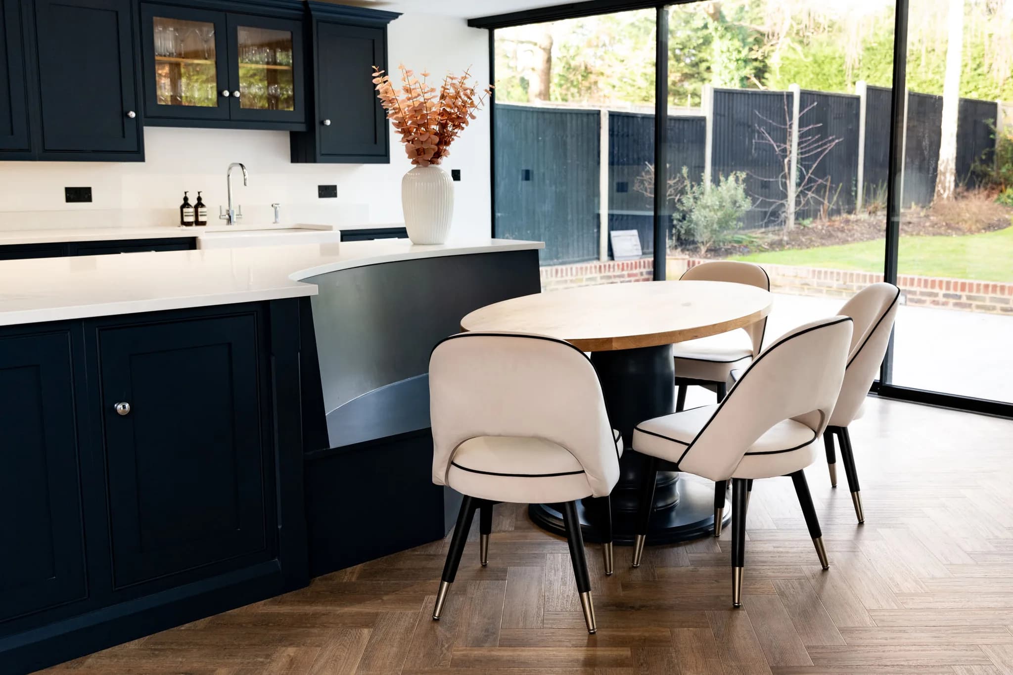 classic-in-frame-cockbead-shaker-elstree-handmade-kitchen-company (8)