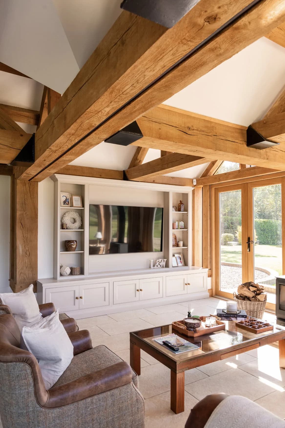 classic-in-frame-shaker-media-wall-nazeing-handmade-kitchen-company (4)