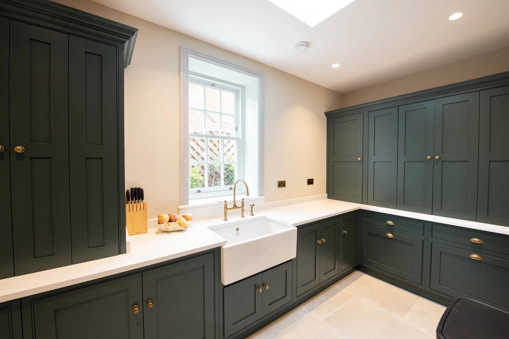 classic-in-frame-shaker-pantry-cuffley-handmade-kitchen-company (32)
