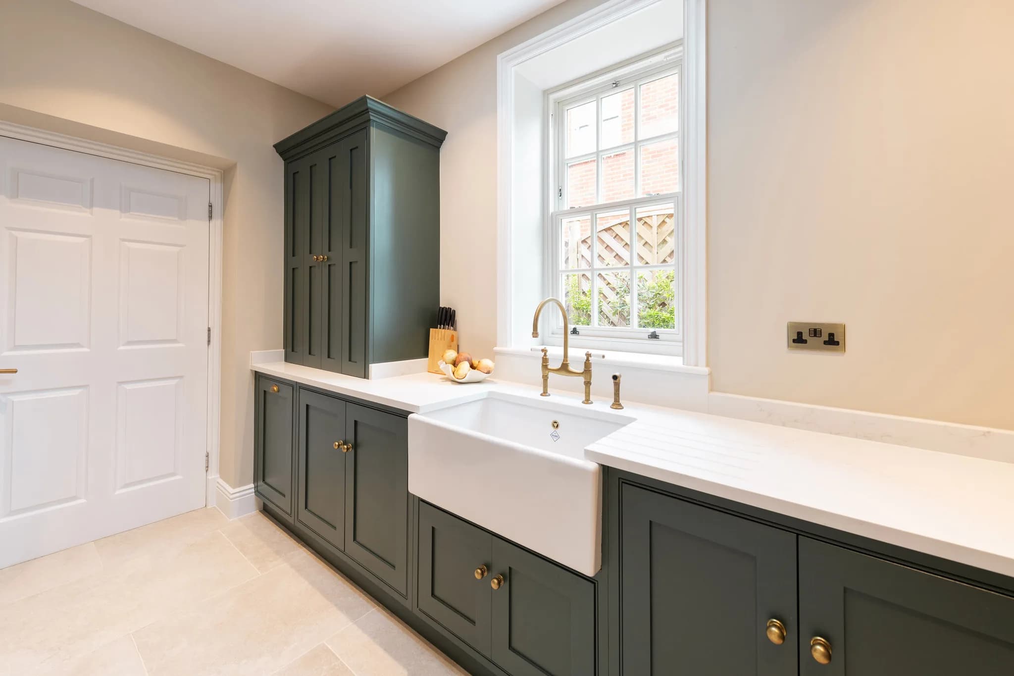 classic-in-frame-shaker-pantry-cuffley-handmade-kitchen-company (34)