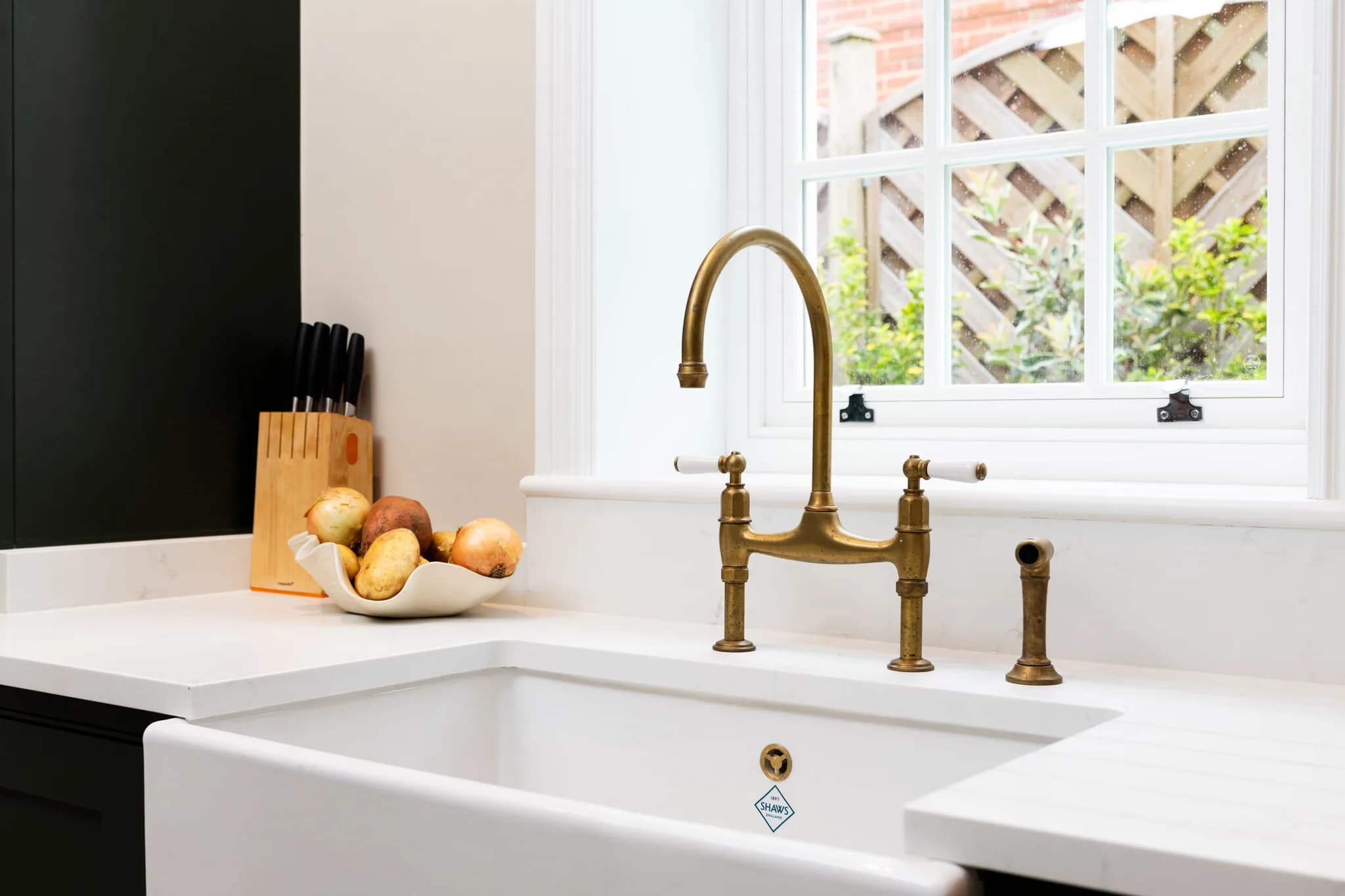 classic-in-frame-shaker-pantry-cuffley-handmade-kitchen-company (58)