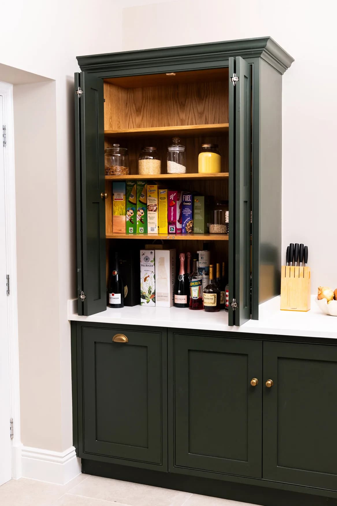 classic-in-frame-shaker-pantry-cuffley-handmade-kitchen-company (60)