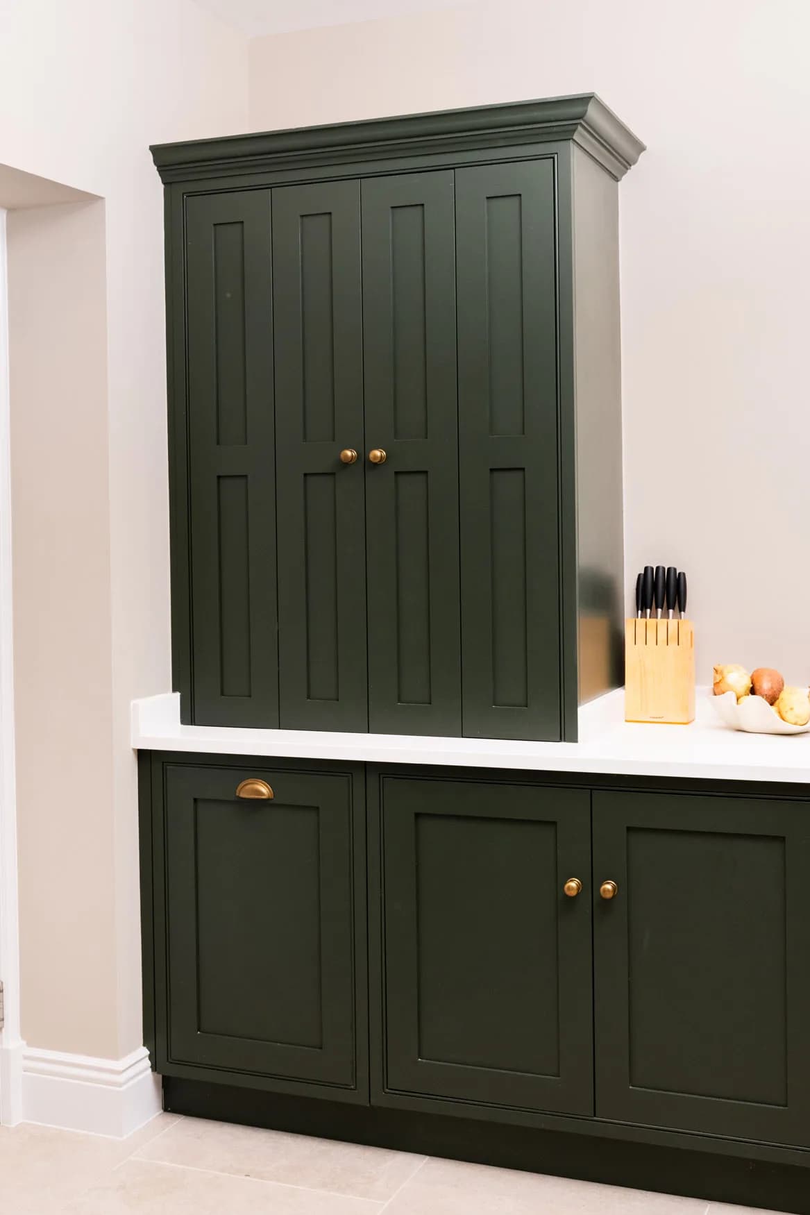 classic-in-frame-shaker-pantry-cuffley-handmade-kitchen-company (61)