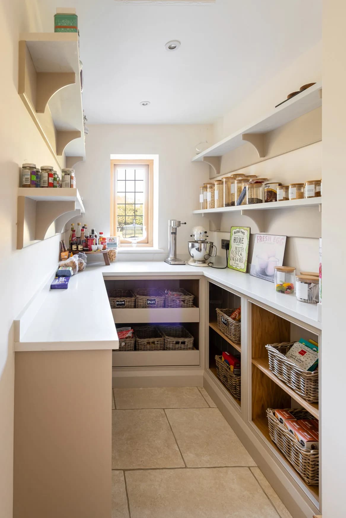 classic-in-frame-shaker-pantry-nazeing-handmade-kitchen-company (2)