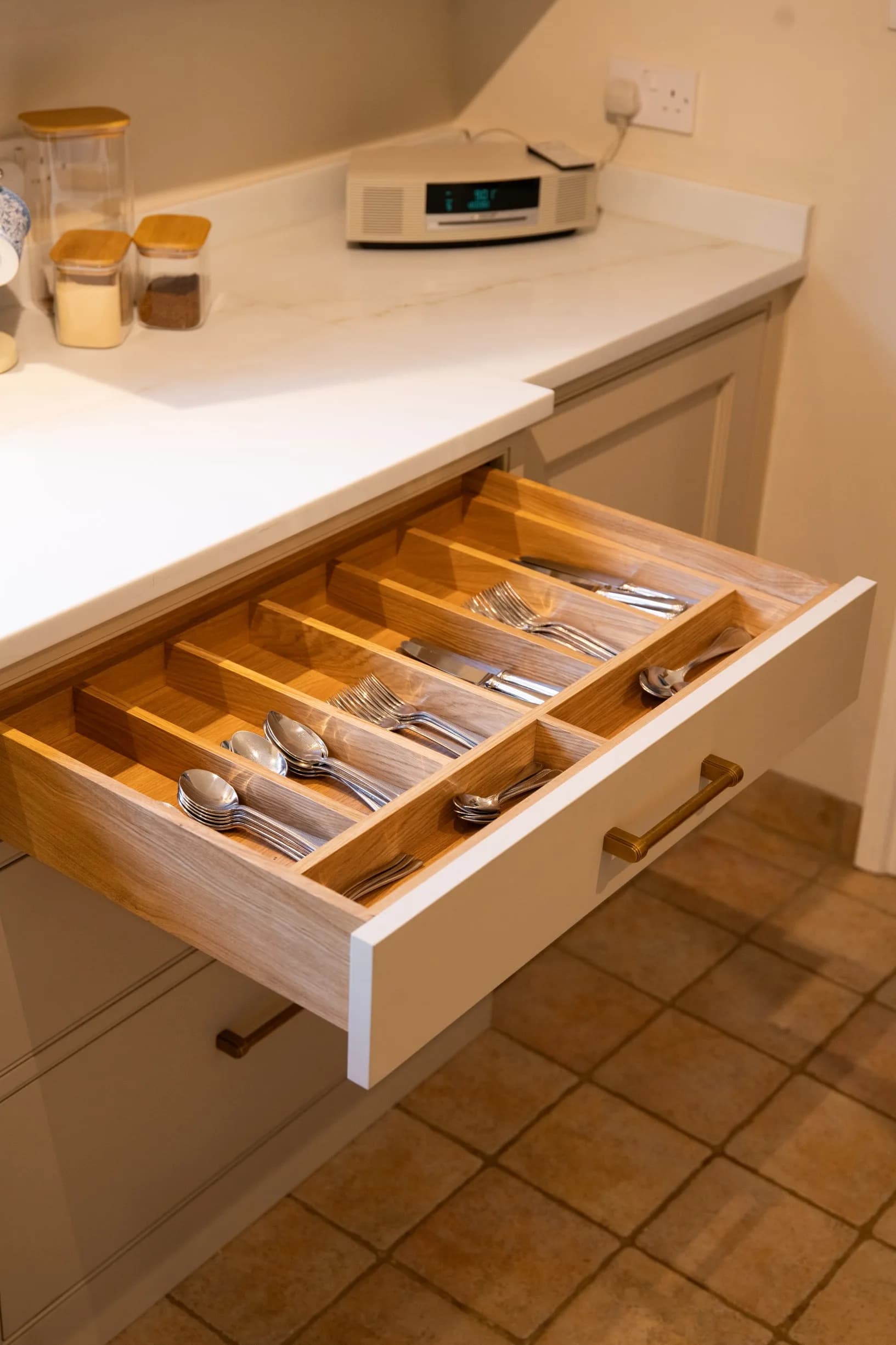 classic-in-frame-shaker-style-modern-bead-stansted-handmade-kitchen-company (64)