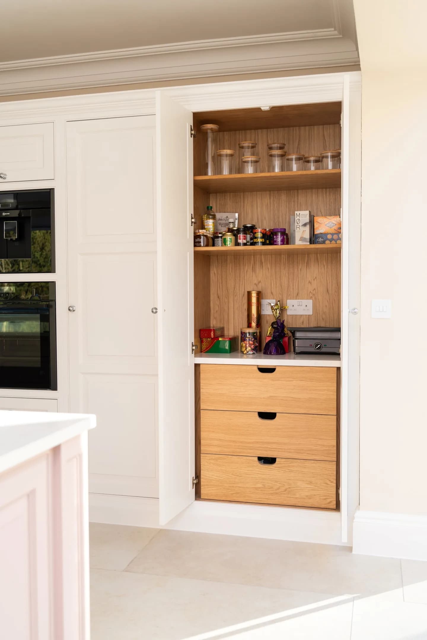 classic-raised-shaker-style-sandy-handmade-kitchen-company (69)