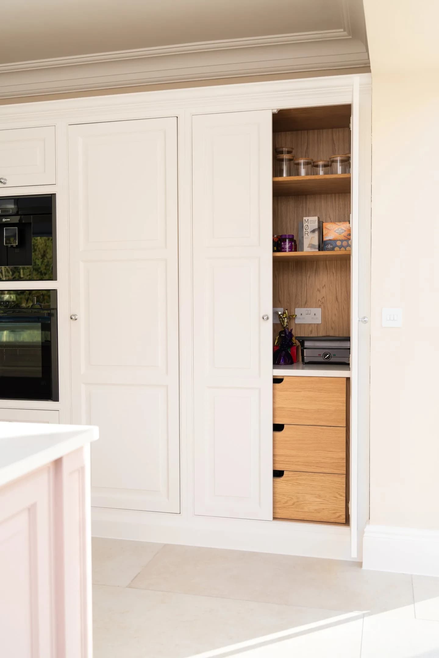 classic-raised-shaker-style-sandy-handmade-kitchen-company (70)