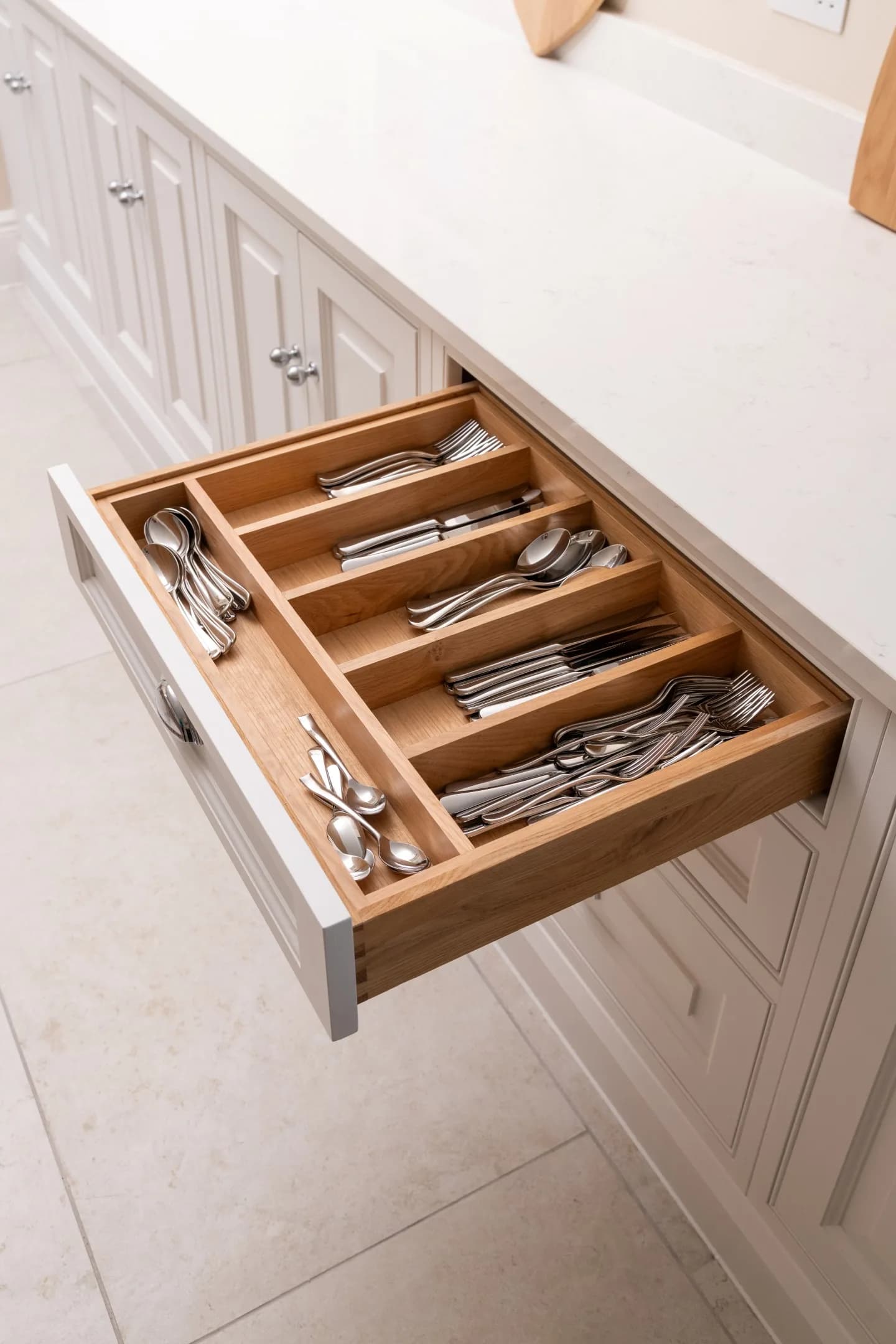 classic-raised-shaker-style-sandy-handmade-kitchen-company (95)