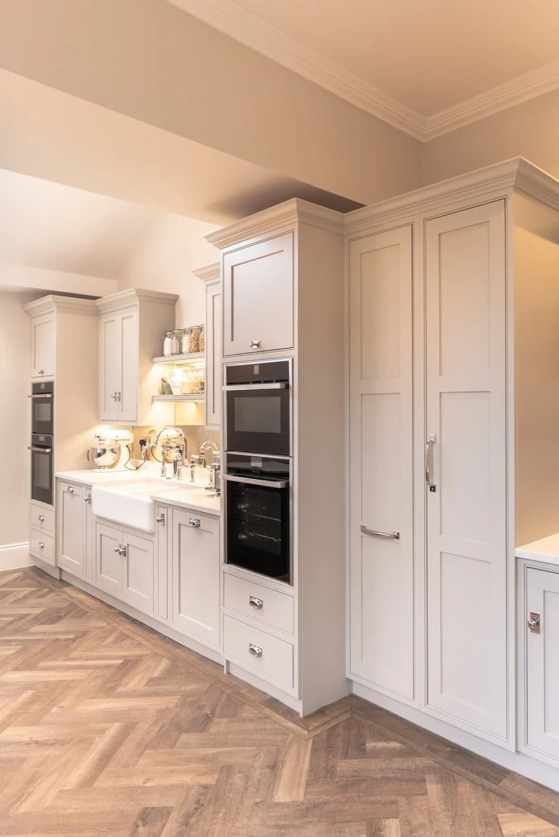 classic-shaker-hadley-wood-l-shaped-handmade-kitchen-company-portrait (4)