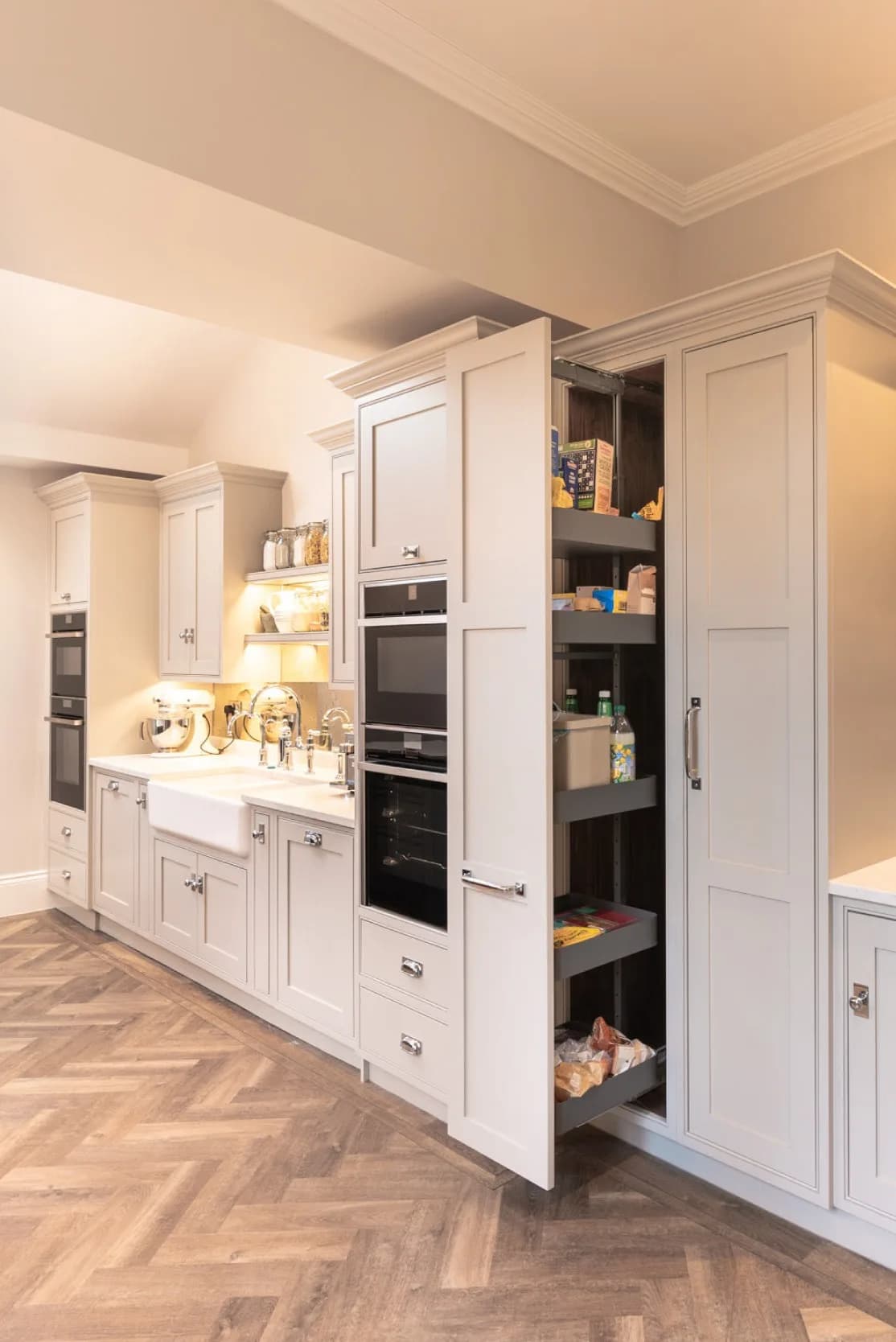 classic-shaker-hadley-wood-l-shaped-handmade-kitchen-company-portrait (5)