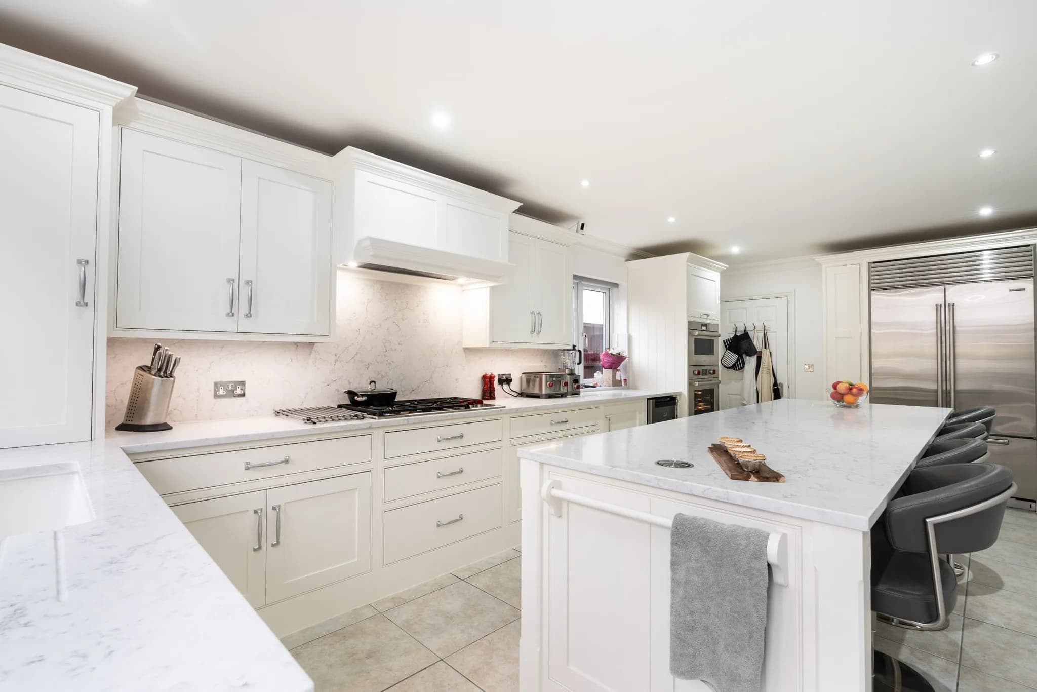 classic-shaker-kitchen-sub-zero-wolf-cuffley-herts-handmade-kitchen-company (10)