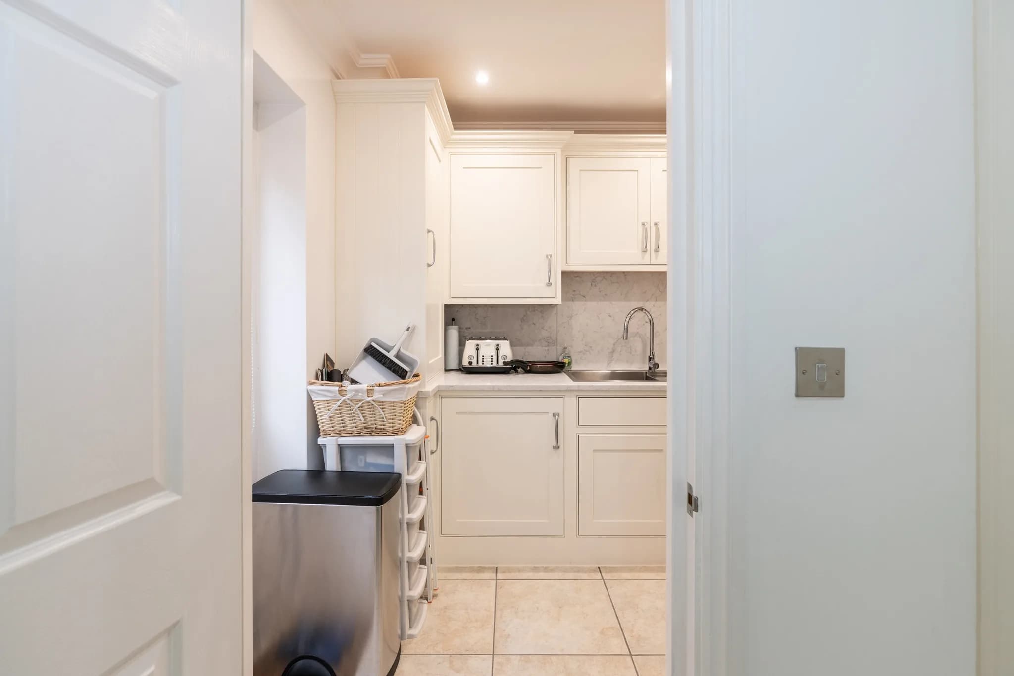 classic-shaker-kitchen-sub-zero-wolf-cuffley-herts-handmade-kitchen-company (17)