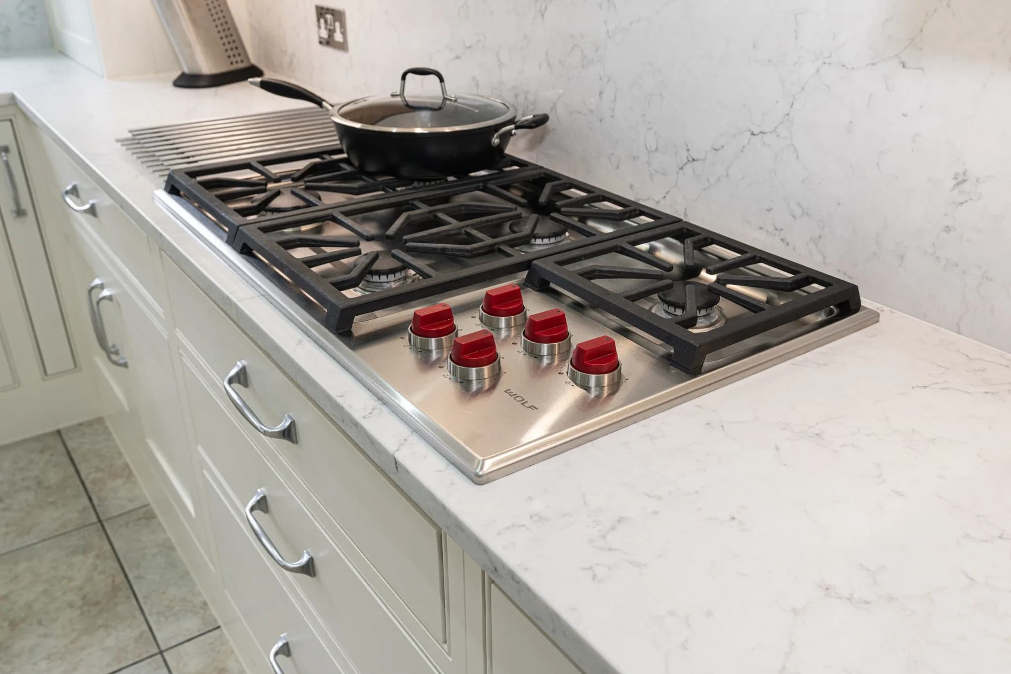 classic-shaker-kitchen-sub-zero-wolf-cuffley-herts-handmade-kitchen-company (8)