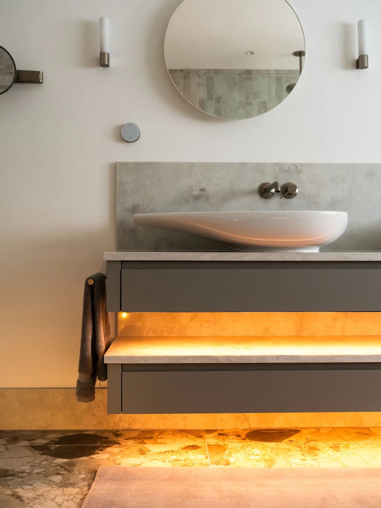 handleless-plain-flat-panel-bathroom-great-eversden-handmade-kitchen-company (1)