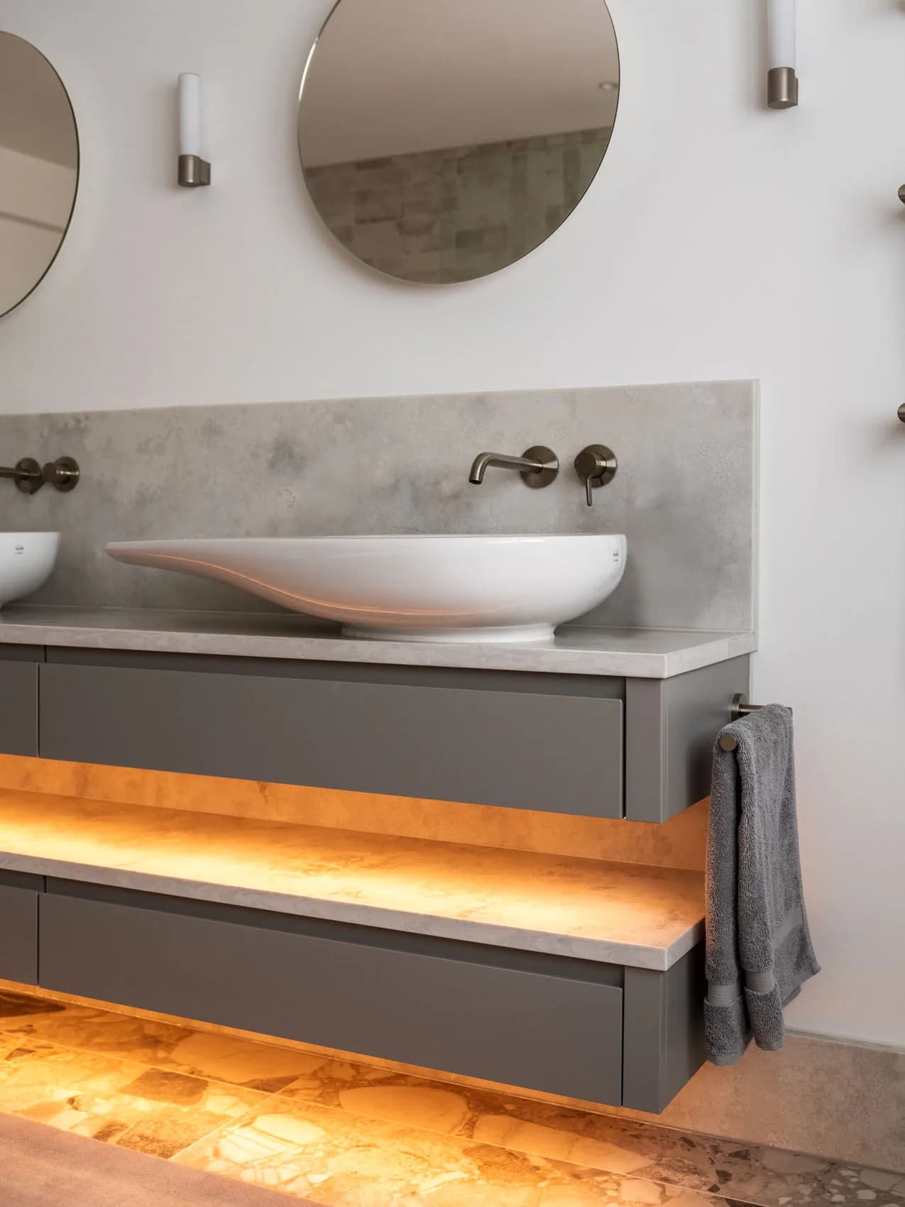 handleless-plain-flat-panel-bathroom-great-eversden-handmade-kitchen-company (3)