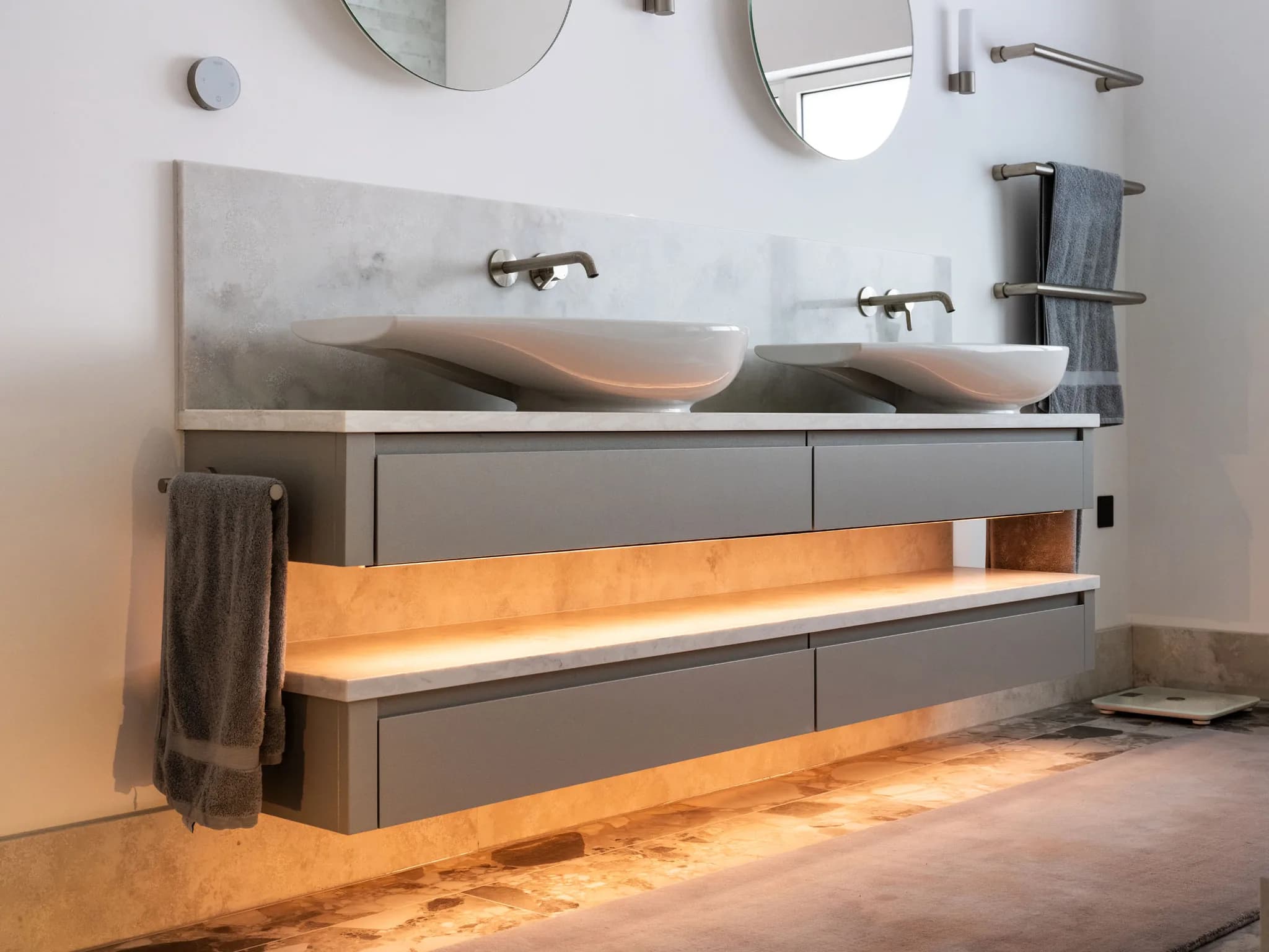 handleless-plain-flat-panel-bathroom-great-eversden-handmade-kitchen-company (4)