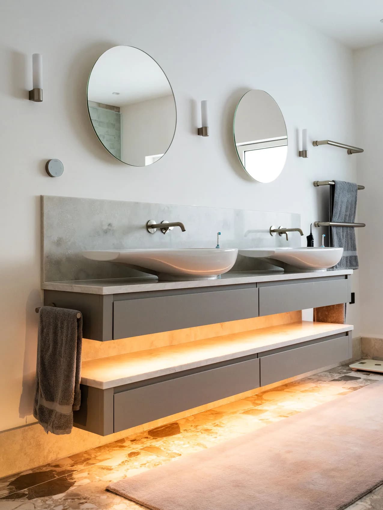 handleless-plain-flat-panel-bathroom-great-eversden-handmade-kitchen-company (5)