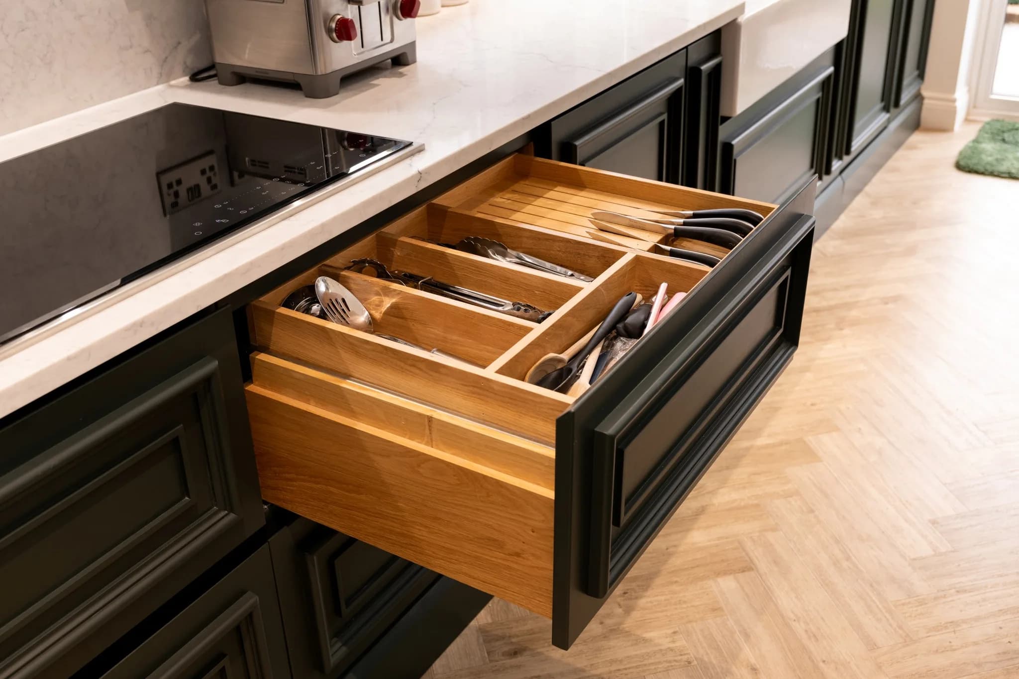 handleless-traditional-mapesbury-shaker-essex-handmade-kitchen-company (19)