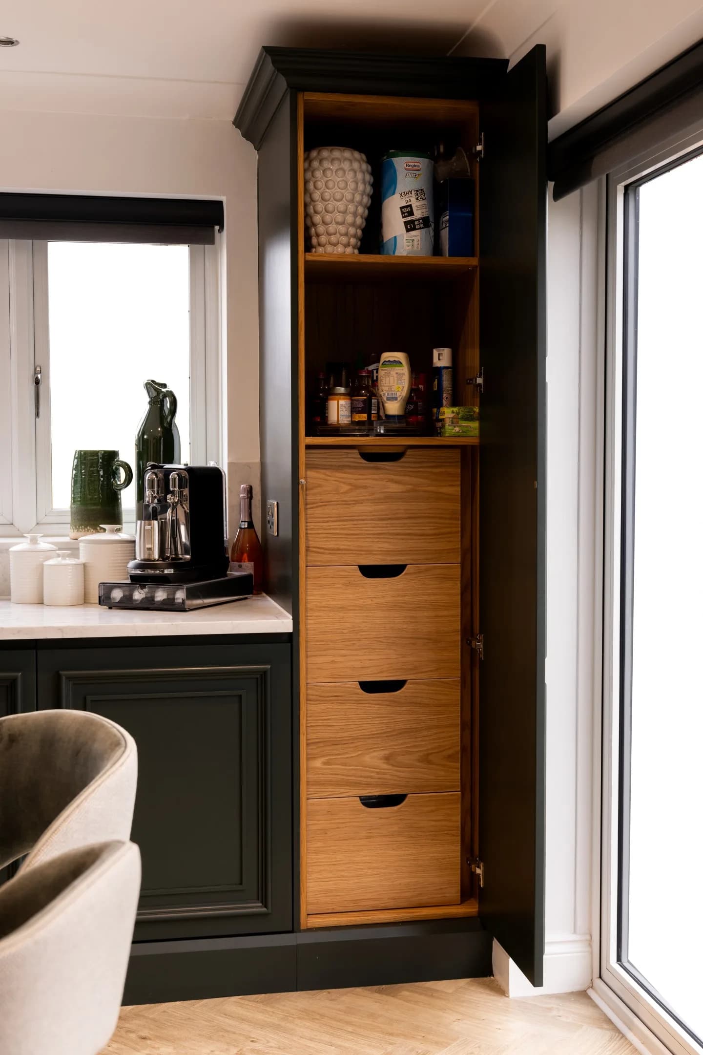 handleless-traditional-mapesbury-shaker-essex-handmade-kitchen-company (21)