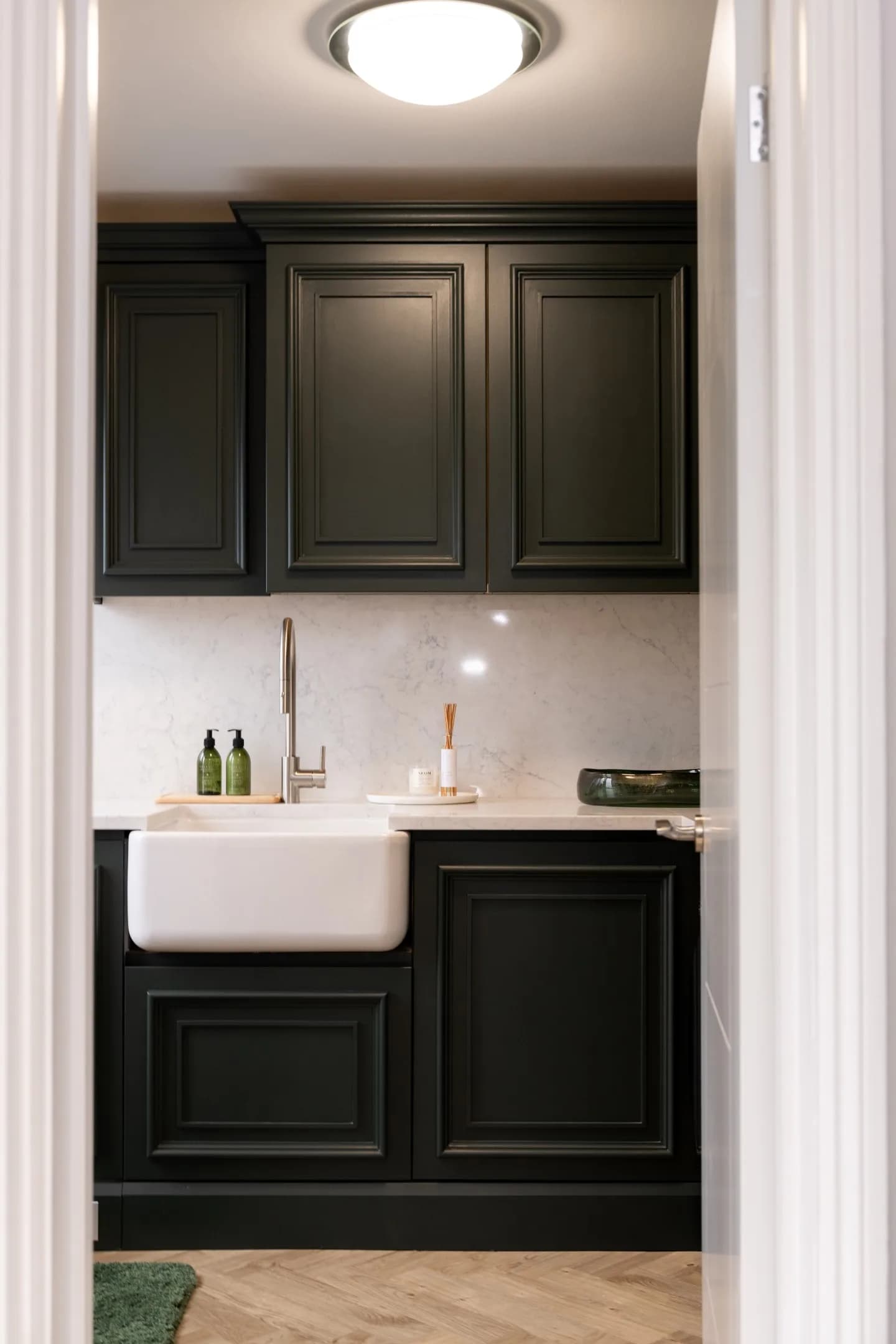 handleless-traditional-mapesbury-shaker-essex-handmade-kitchen-company (24)