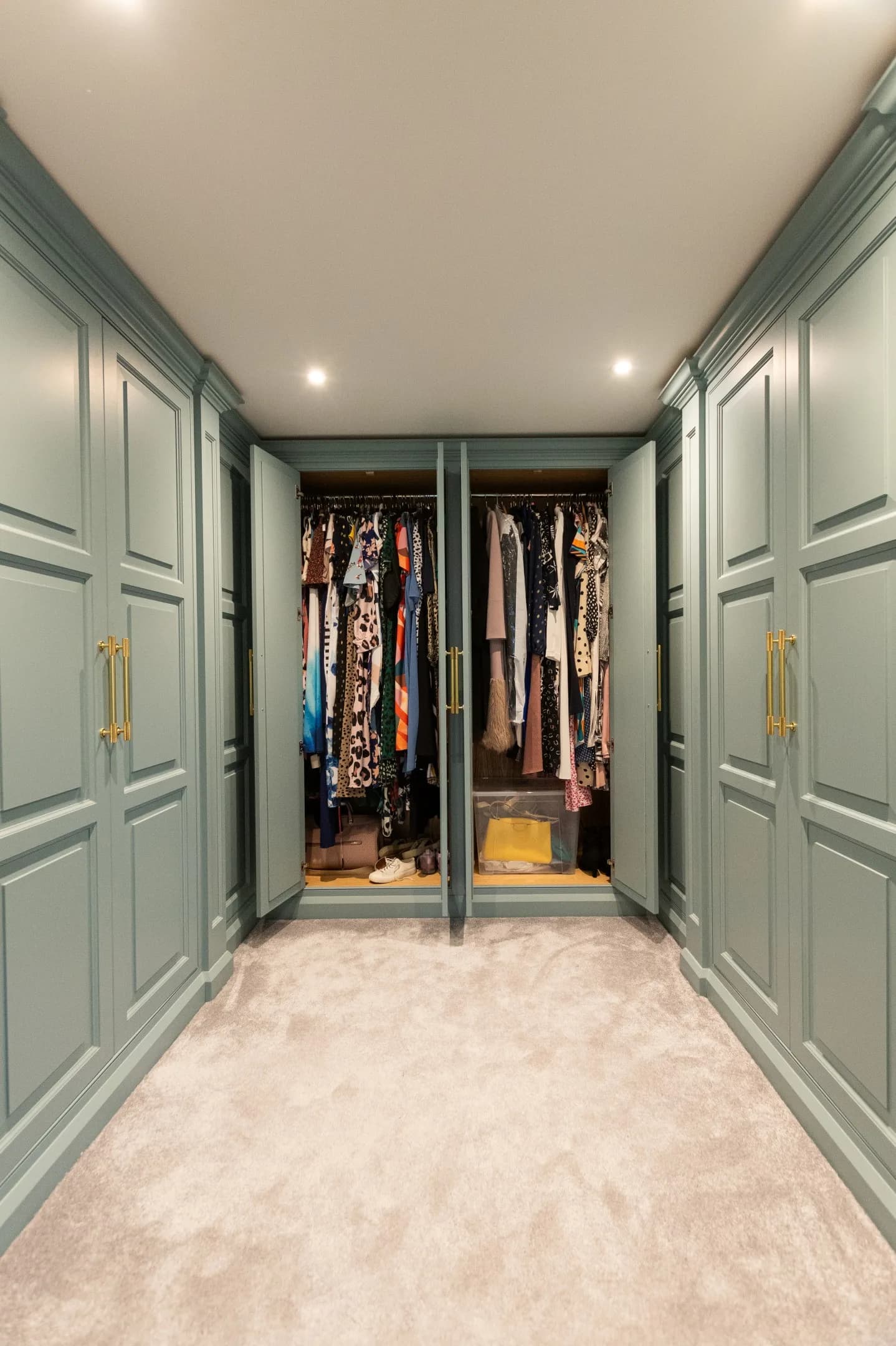traditional-devine-dressing-room-essex-handmade-kitchen (5)