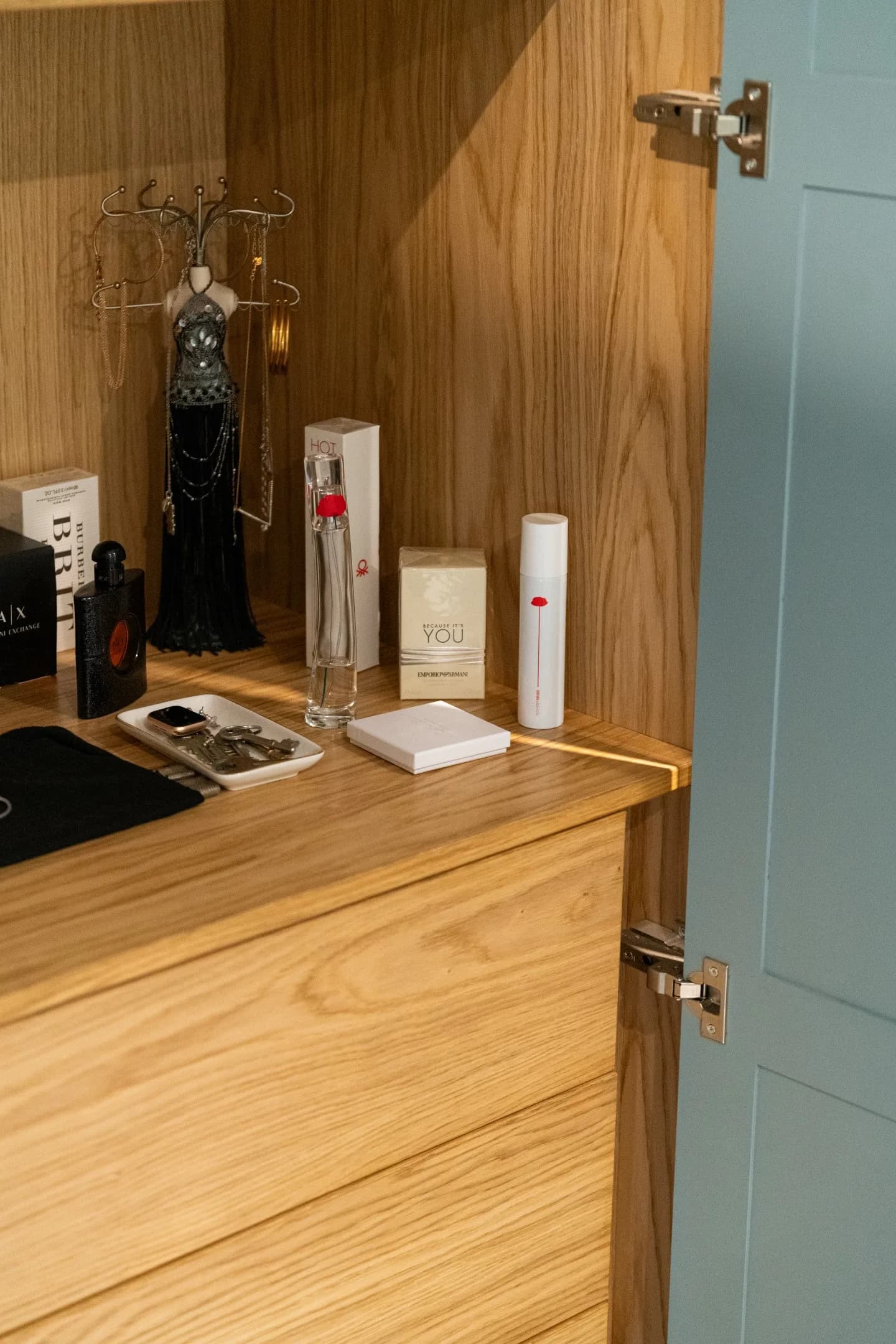 traditional-devine-dressing-room-essex-handmade-kitchen (7)