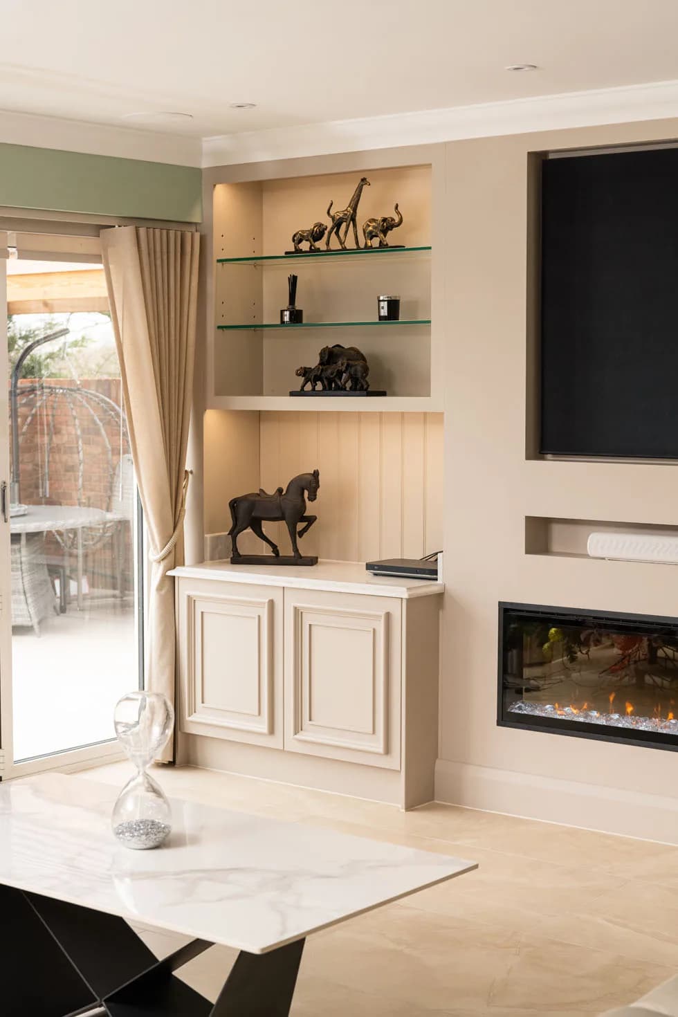 traditional-mapesbury-media-wall-essex-handmade-kitchen-company (3)