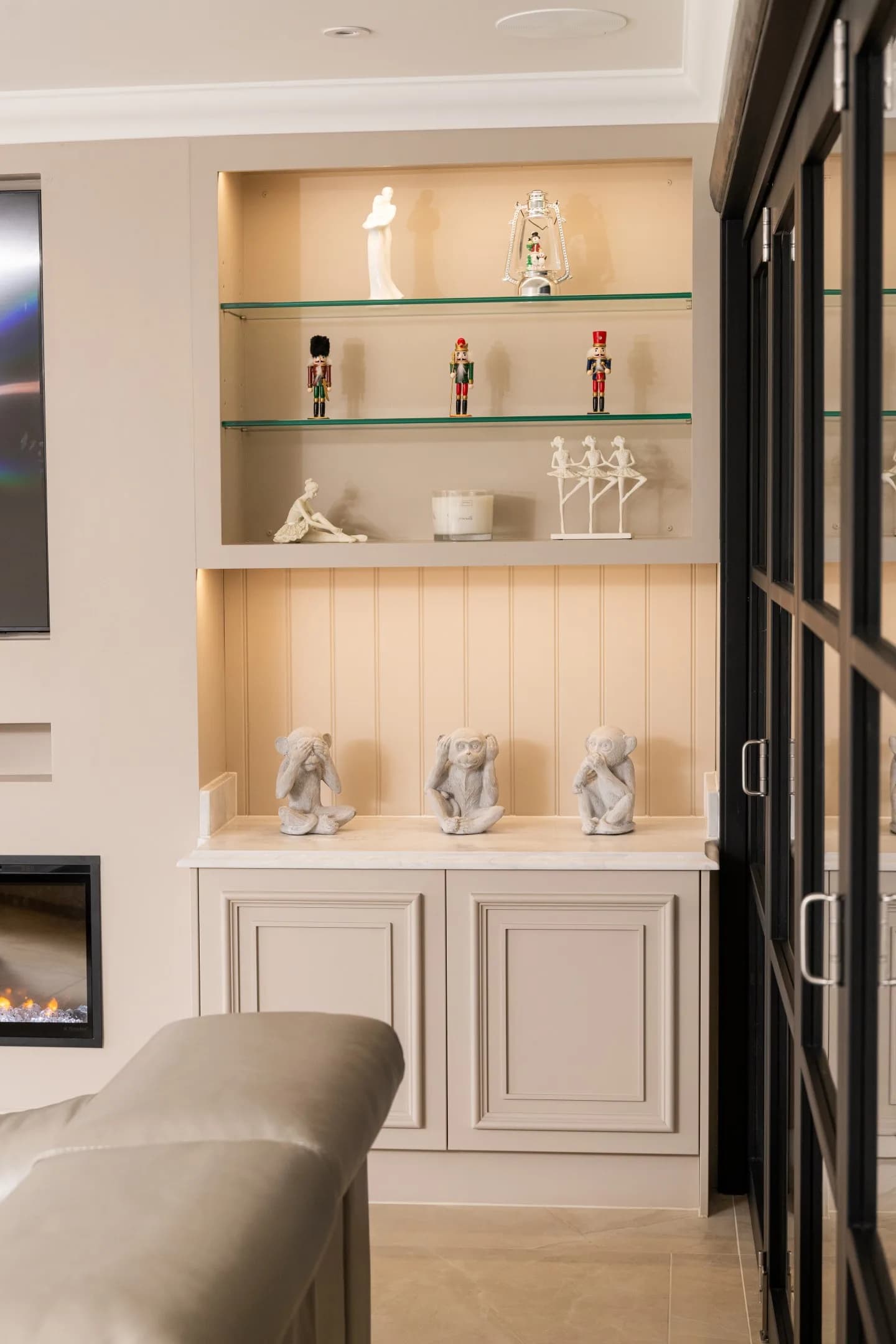 traditional-mapesbury-media-wall-essex-handmade-kitchen-company (4)