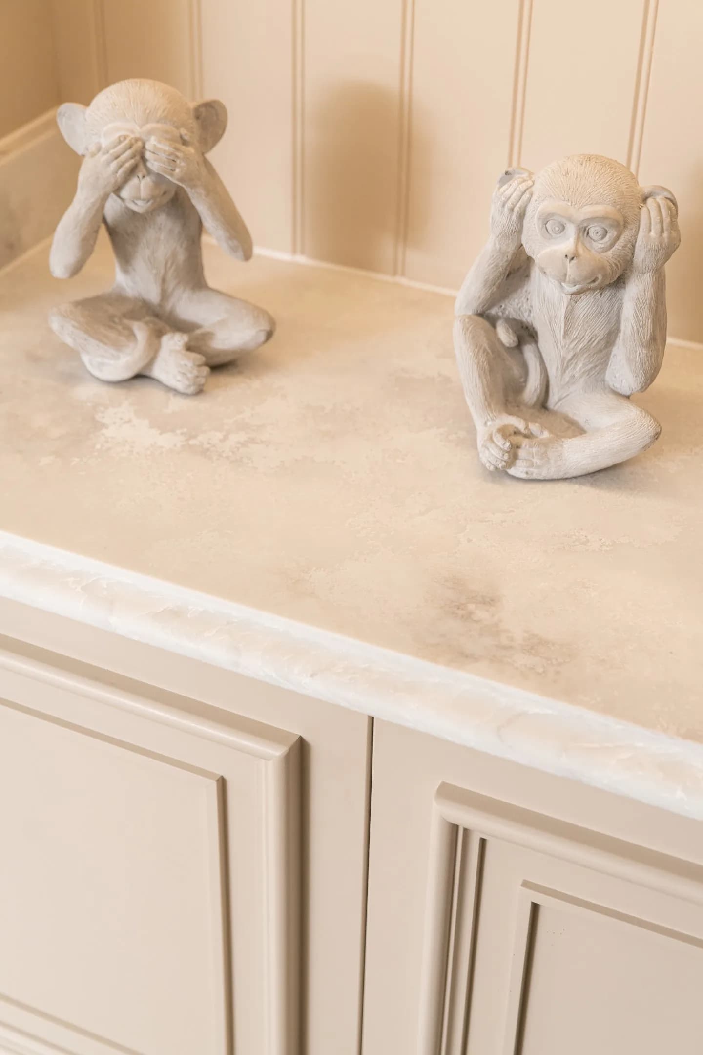 traditional-mapesbury-media-wall-essex-handmade-kitchen-company (8)