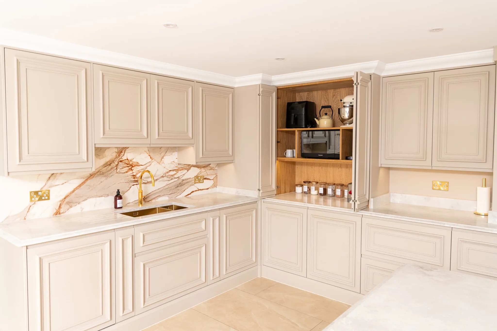 traditional-mapesburys-shaker-kitchen-essex-handmade-kitchen- (61)