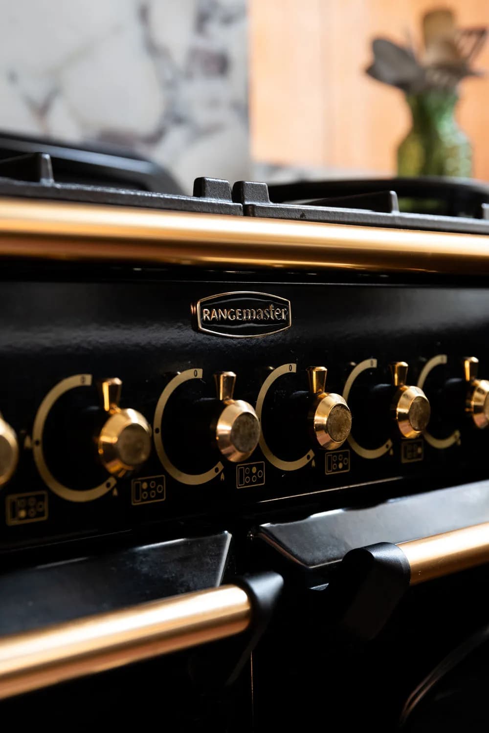 traditional-raised-shaker-kitchen-kensington-handmade-kitchen-company (14)