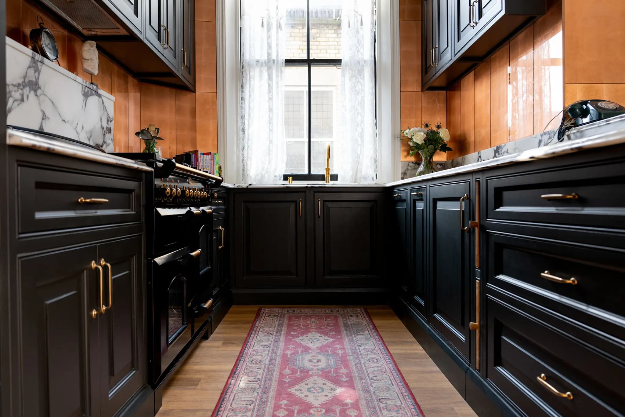 traditional-raised-shaker-kitchen-kensington-handmade-kitchen-company (9)