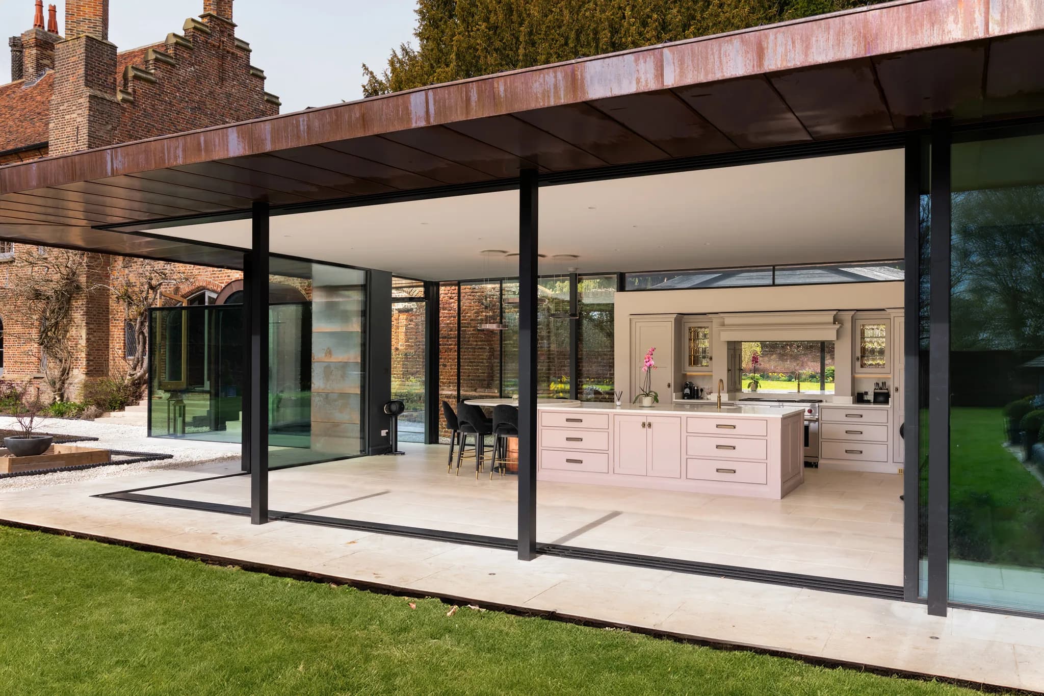 Classic-in-frame-shaker-style-kitchen-little-hadham-handmade-kitchen-company (1 (65)-2