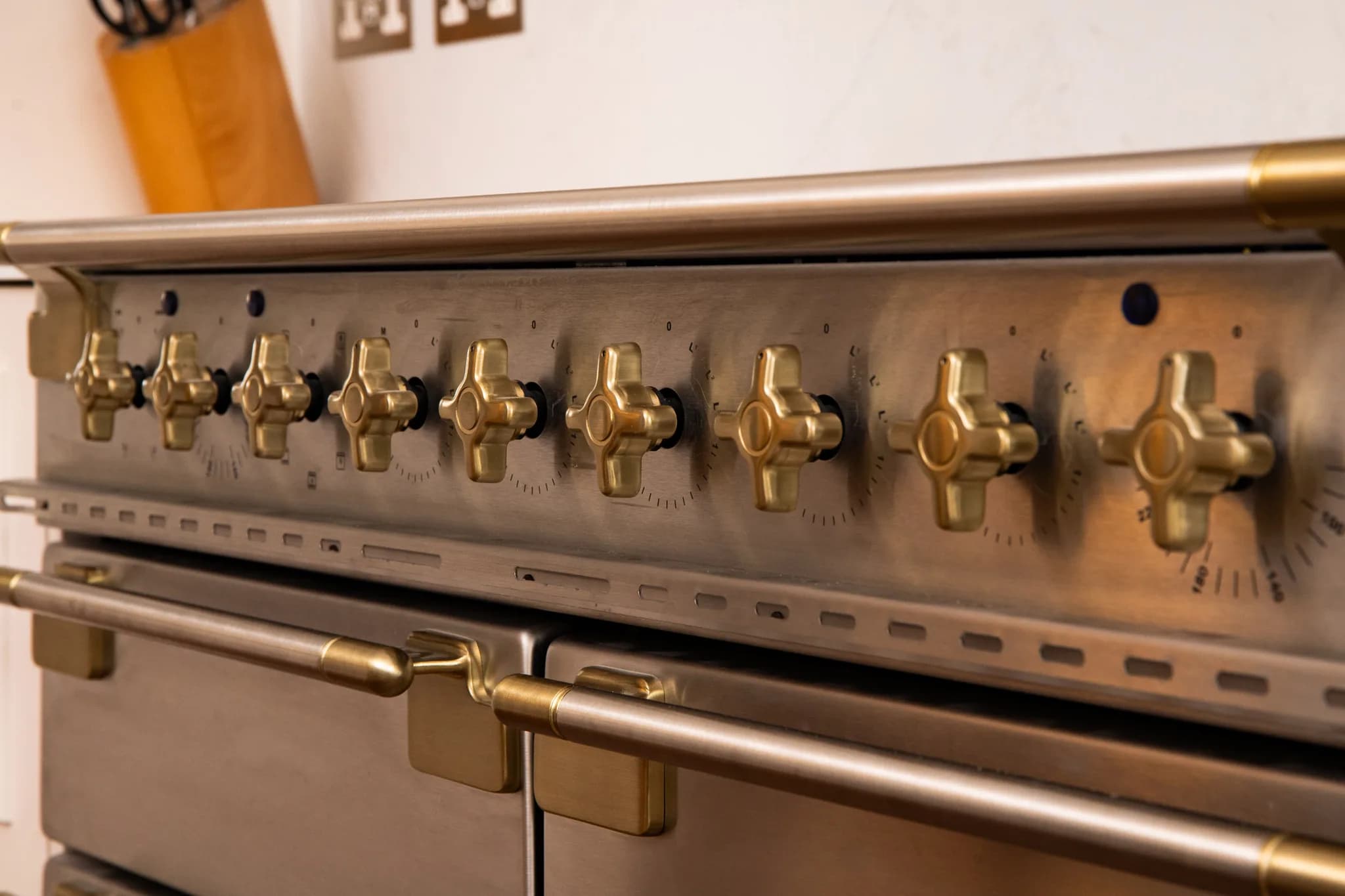 Traditional-lay-on-moulded-panelled-door-shaker-kitchen-kensington-handmade-kitchen-company (12)-2