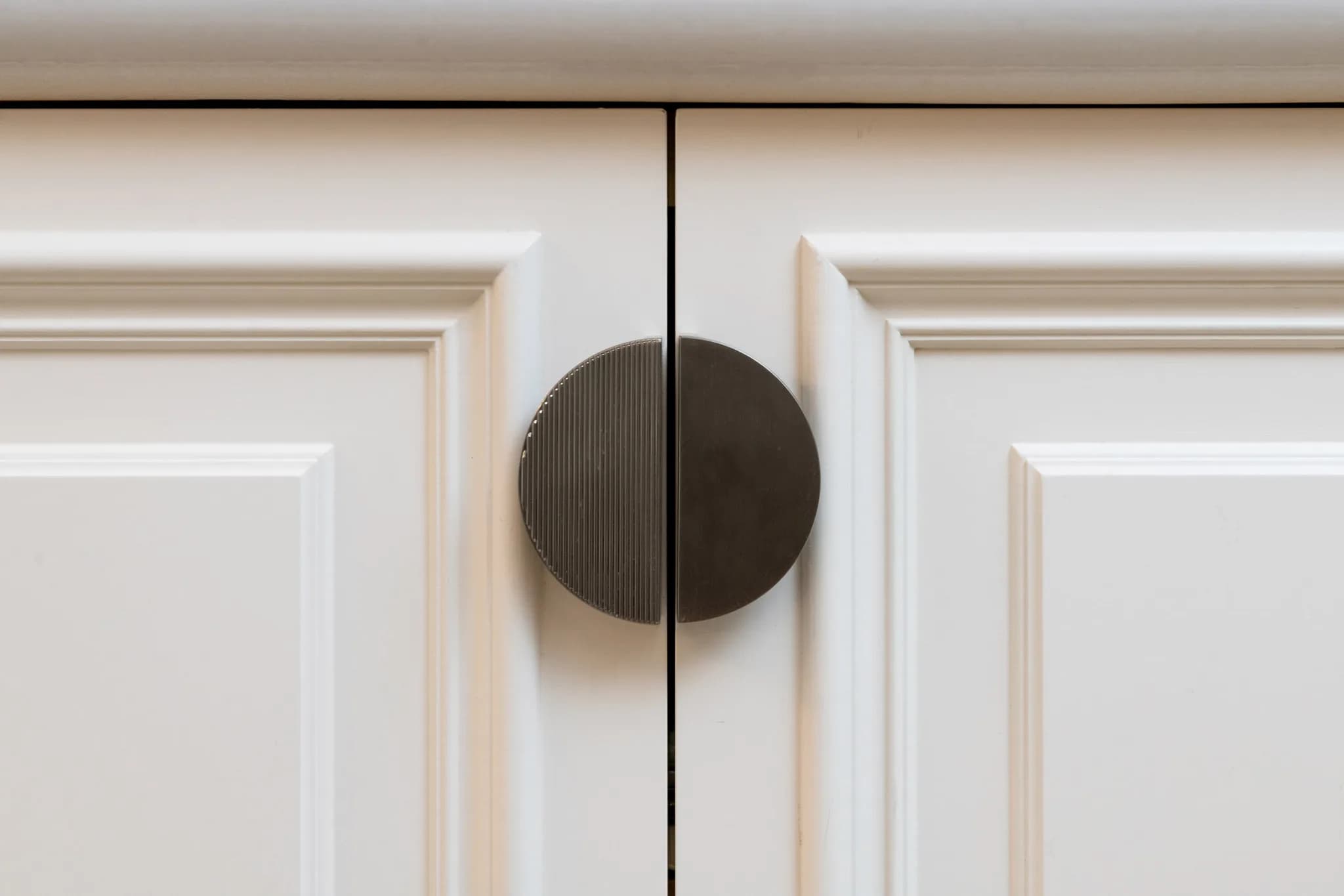 Traditional-lay-on-moulded-panelled-door-shaker-kitchen-kensington-handmade-kitchen-company (13)-2