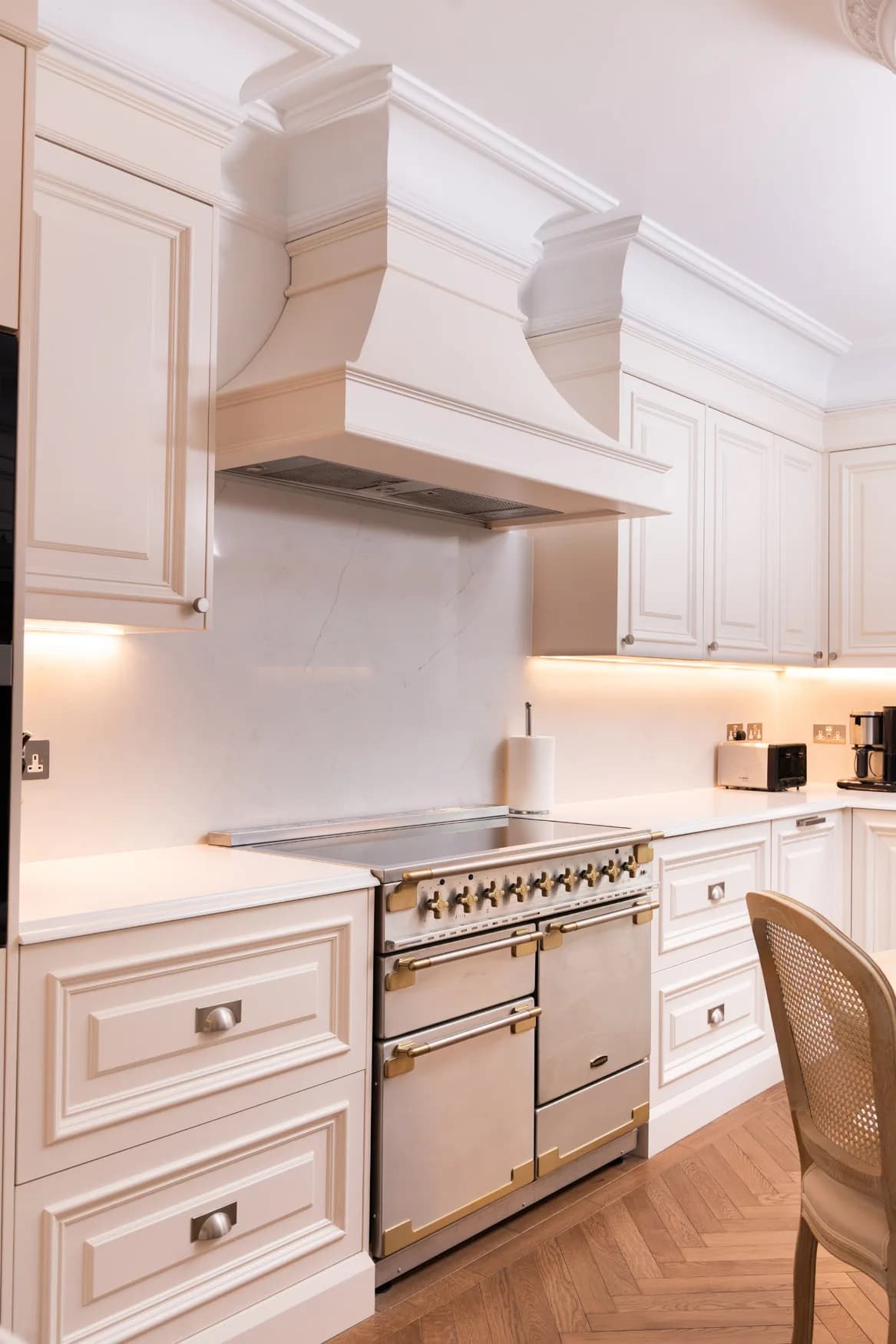 Traditional-lay-on-moulded-panelled-door-shaker-kitchen-kensington-handmade-kitchen-company (25)-2