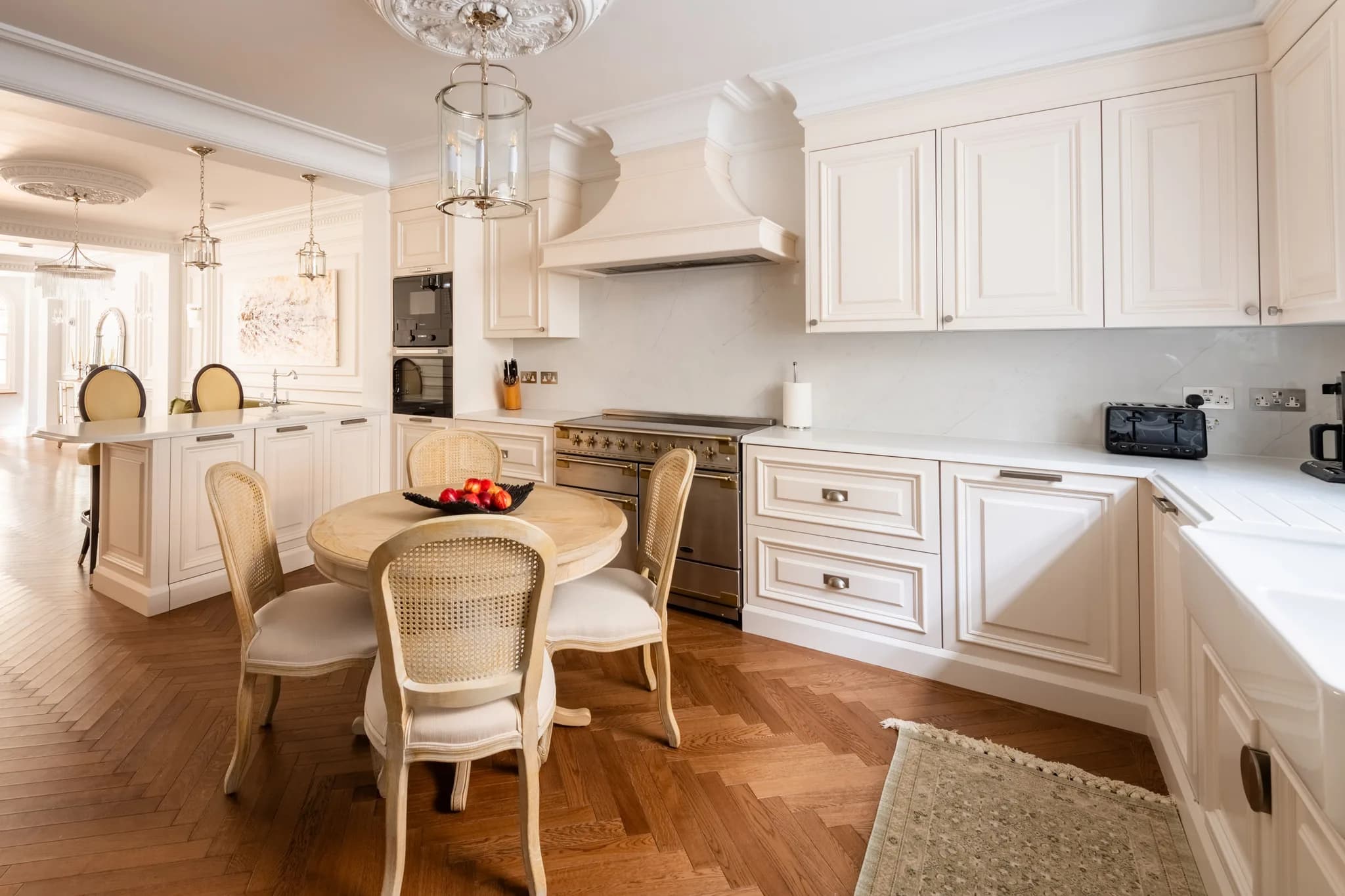 Traditional-lay-on-moulded-panelled-door-shaker-kitchen-kensington-handmade-kitchen-company (3)-2