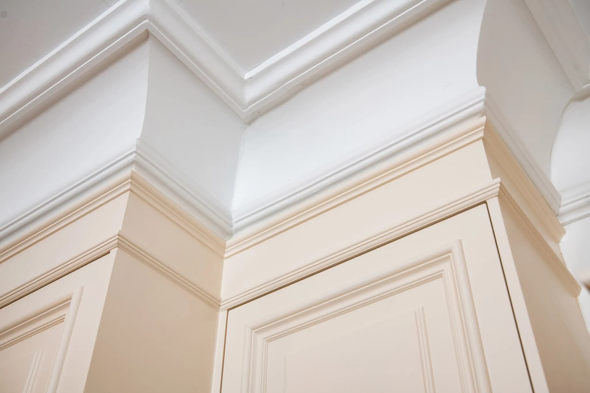 Traditional-lay-on-moulded-panelled-door-shaker-kitchen-kensington-handmade-kitchen-company (34)-2