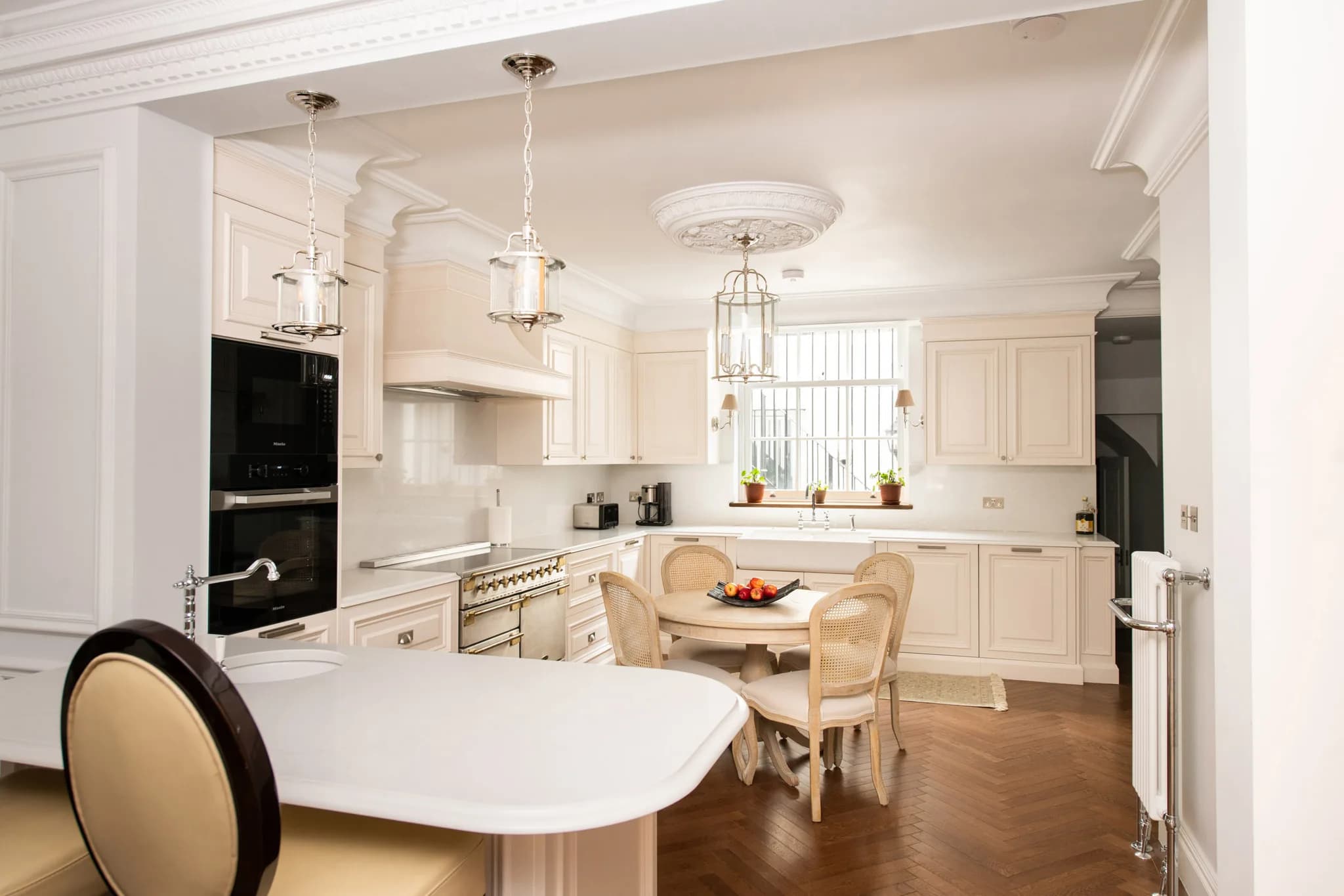 Traditional-lay-on-moulded-panelled-door-shaker-kitchen-kensington-handmade-kitchen-company (45)-6