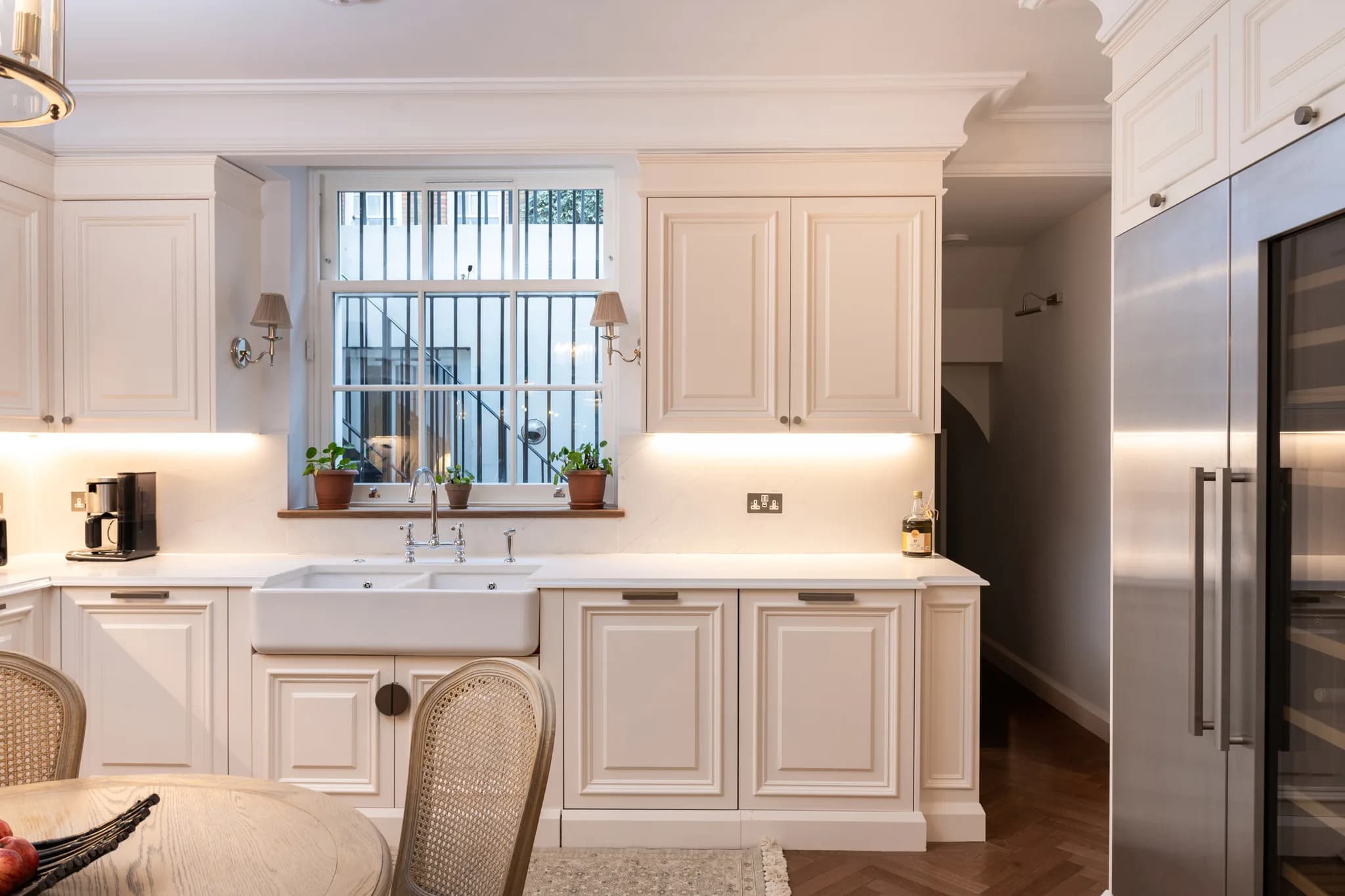 Traditional-lay-on-moulded-panelled-door-shaker-kitchen-kensington-handmade-kitchen-company (5)-2
