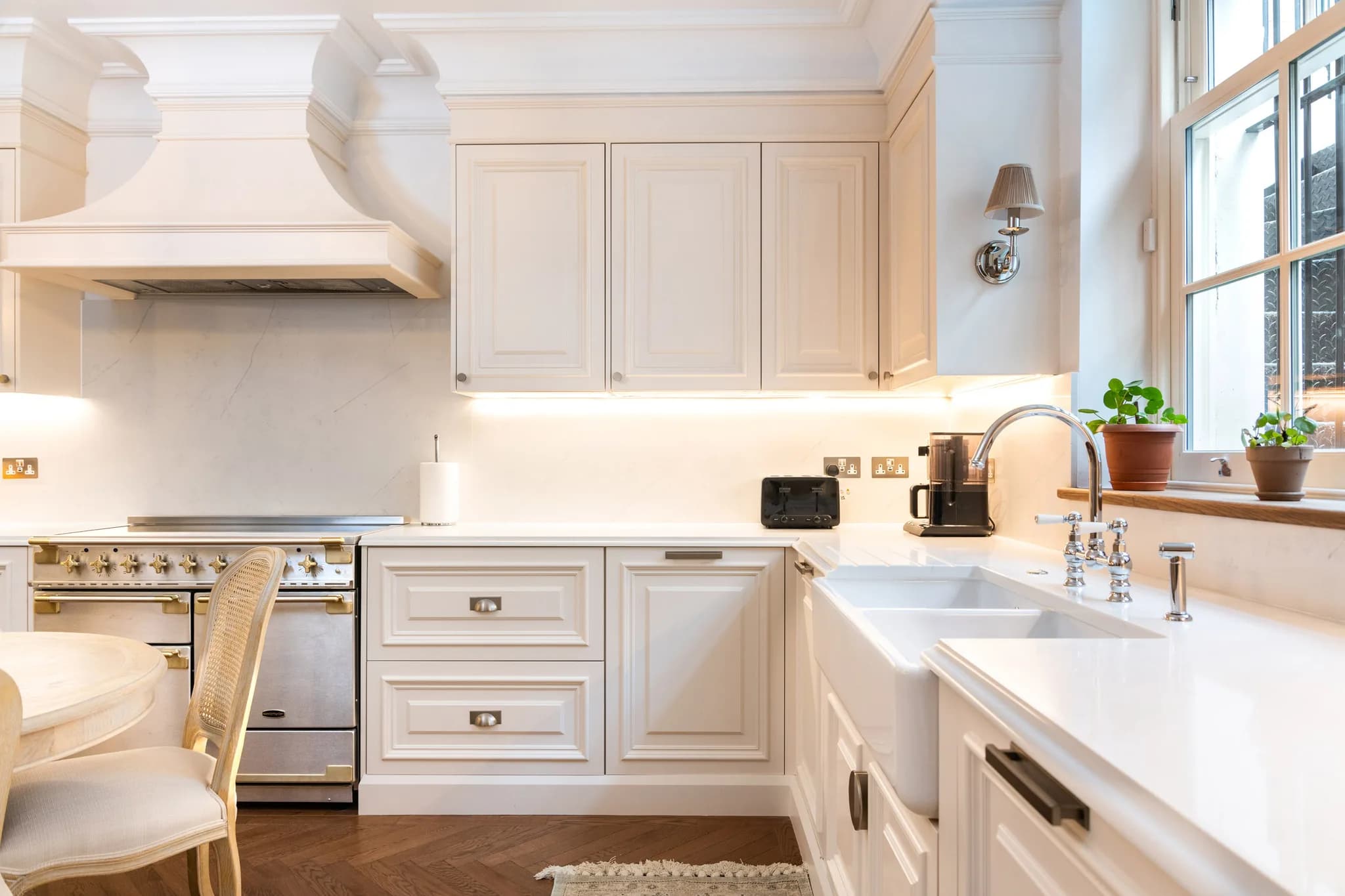 Traditional-lay-on-moulded-panelled-door-shaker-kitchen-kensington-handmade-kitchen-company (8)-8