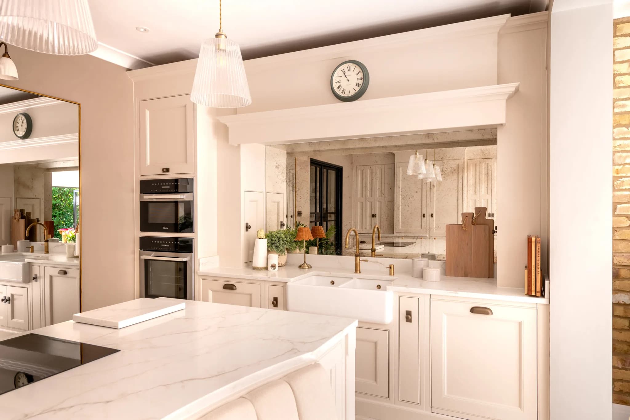 classic-in-frame-beaded-bespoke-shaker-kitchen-loughton-handmade-kitchen-company (12)