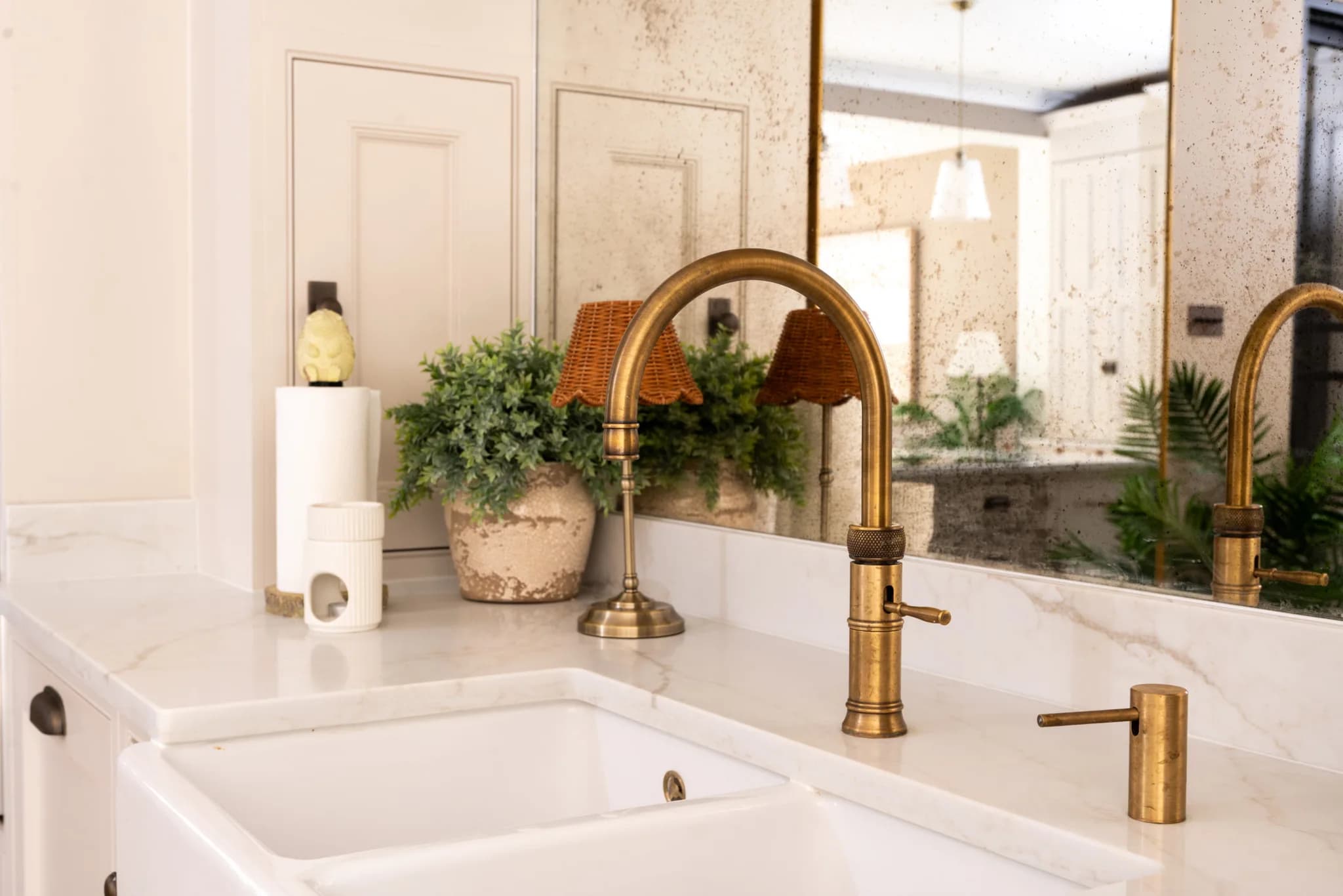 classic-in-frame-beaded-bespoke-shaker-kitchen-loughton-handmade-kitchen-company (14)