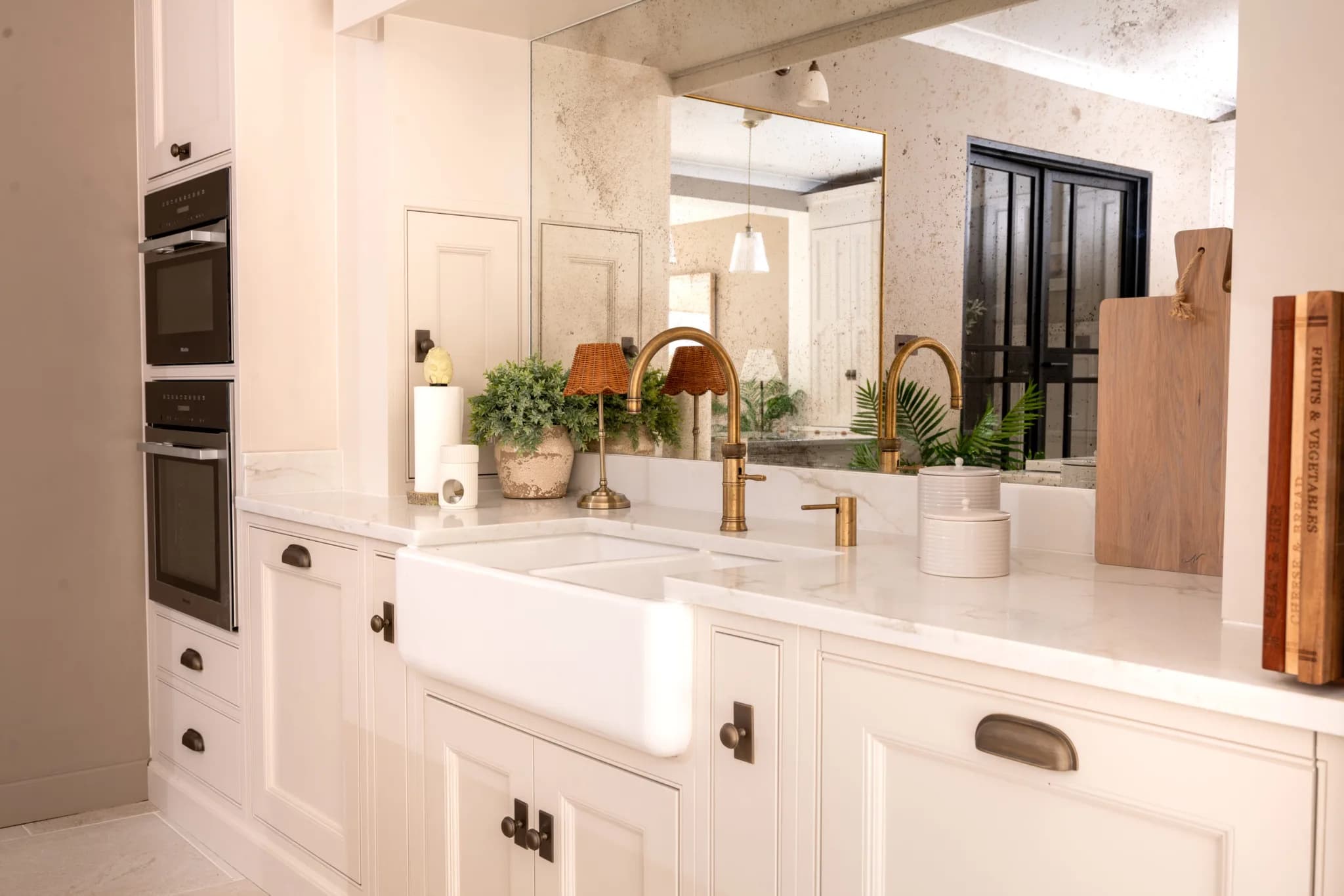 classic-in-frame-beaded-bespoke-shaker-kitchen-loughton-handmade-kitchen-company (15)