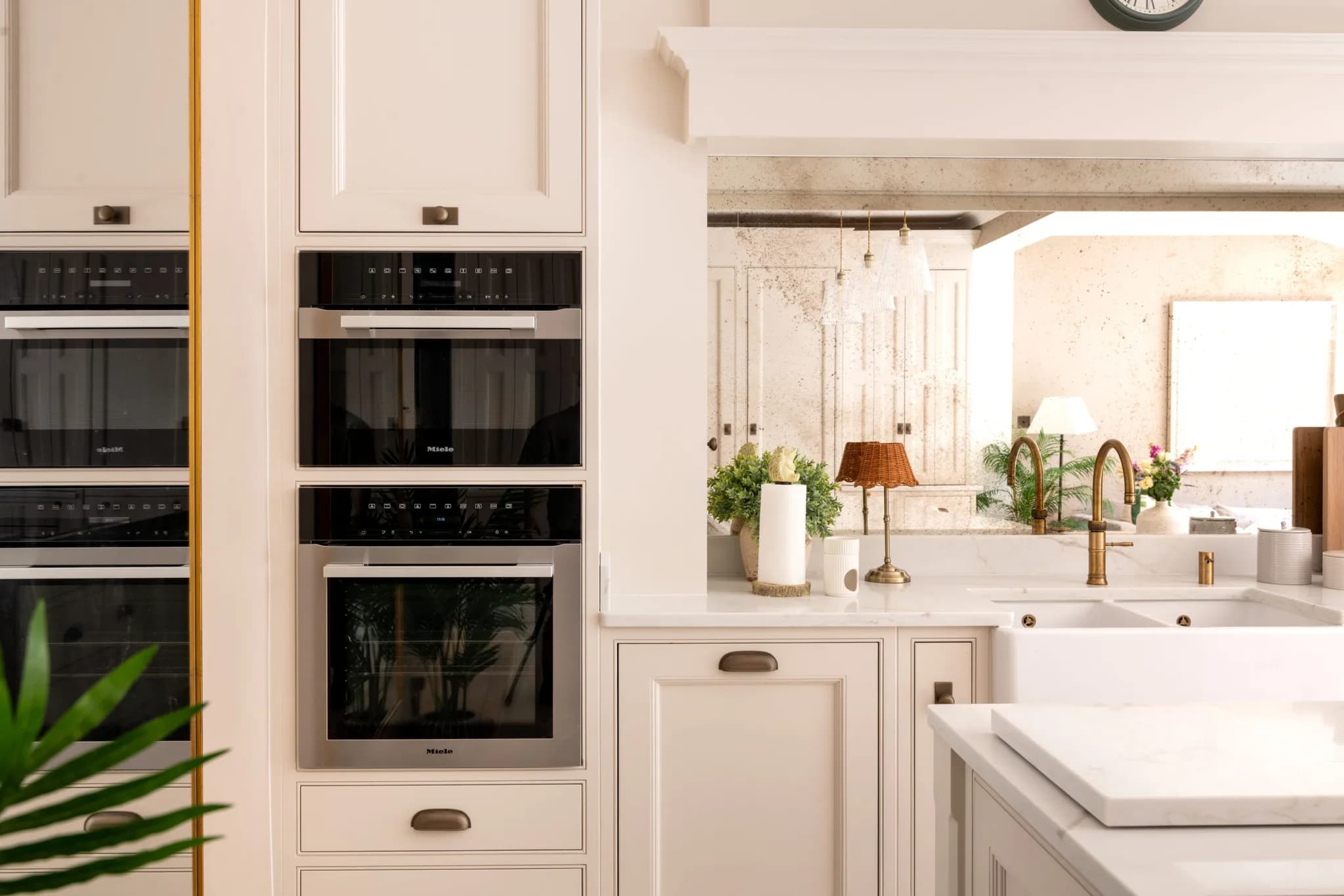 classic-in-frame-beaded-bespoke-shaker-kitchen-loughton-handmade-kitchen-company (16)